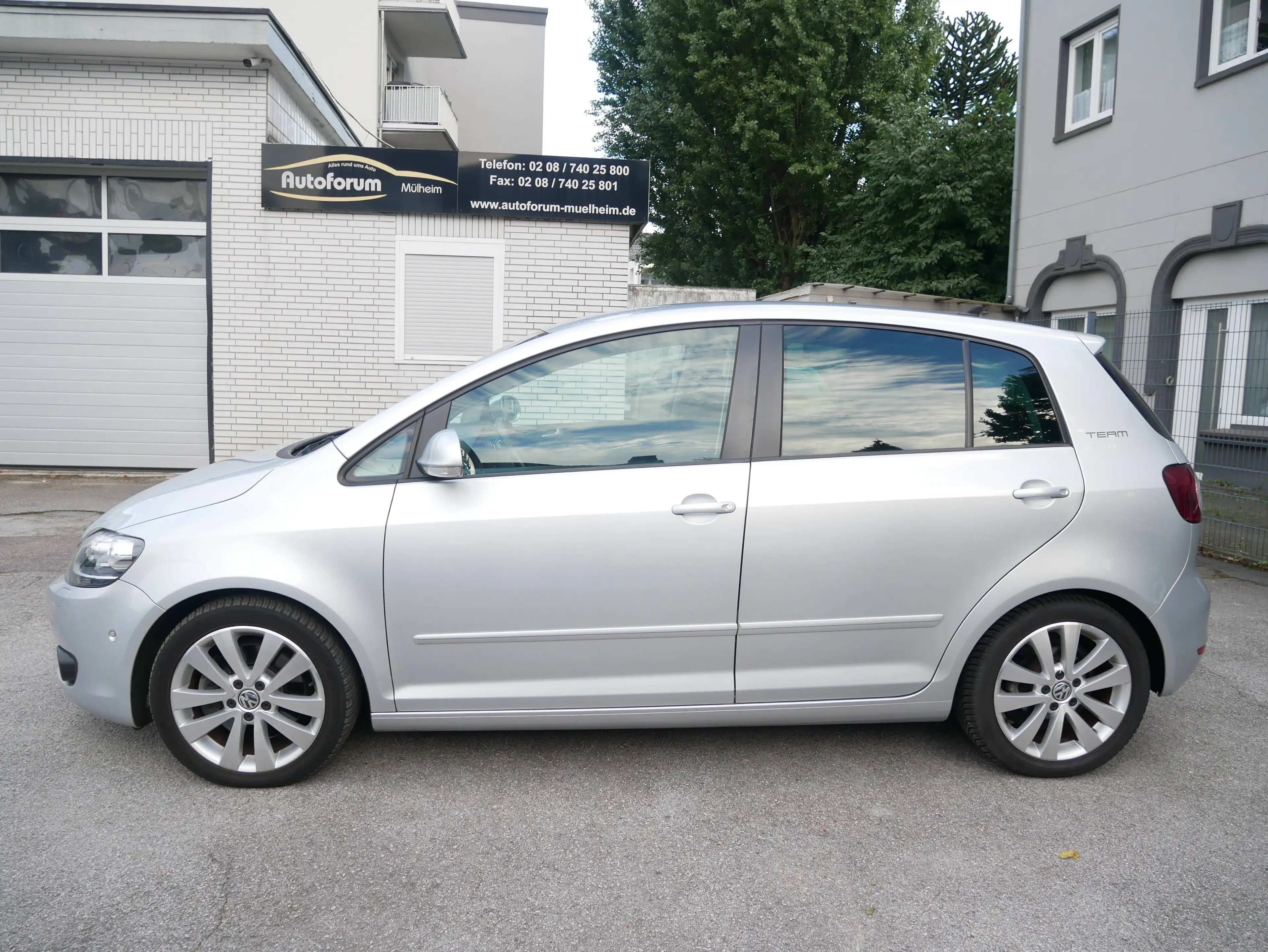 Volkswagen Golf Plus Team Bi-Xenon Navi STHZ MFL PDC 17Zoll Alu AHK VW Soundsystem Sport-Fahrwerk Bluetooth Climatronic — photo 2