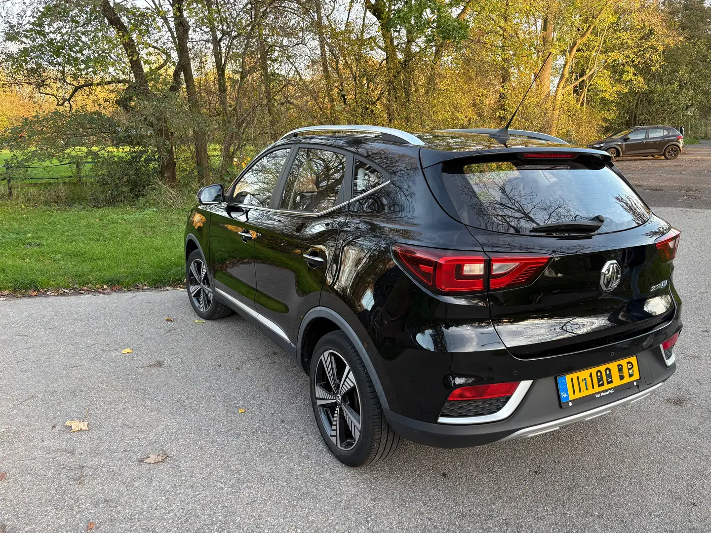 MG ZS ZS Luxury 45 kWh Pano/trekhaak/ACC Zwart - 2