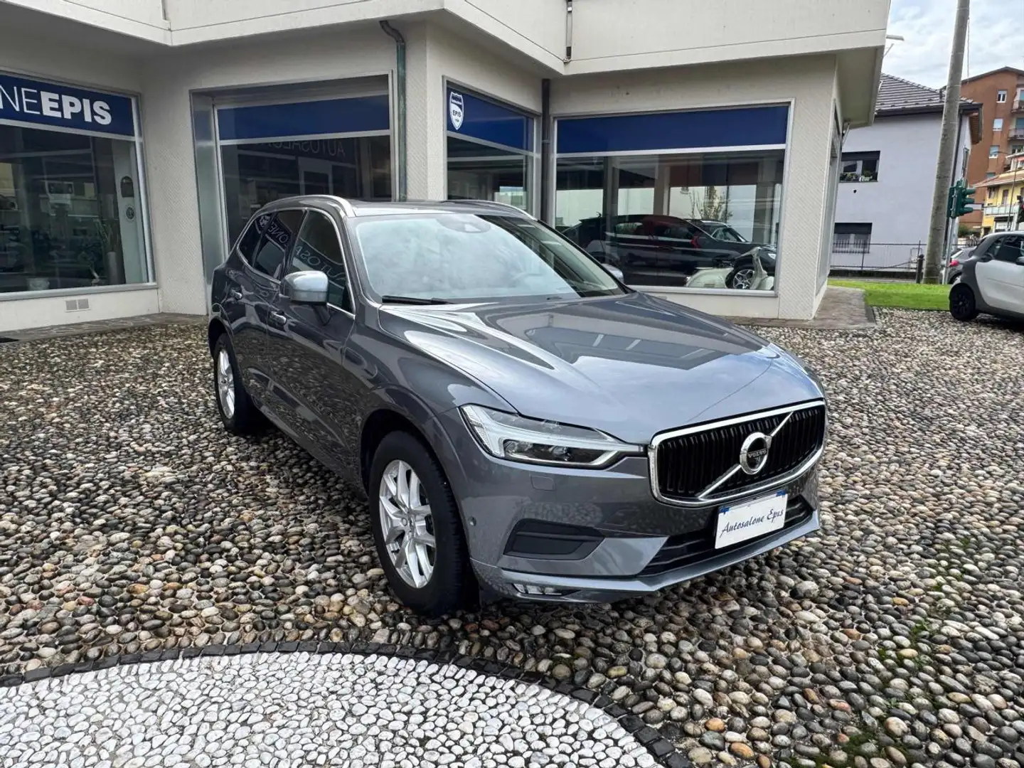 Volvo XC60 B5 (d) AWD Geartronic Momentum Gris - 2