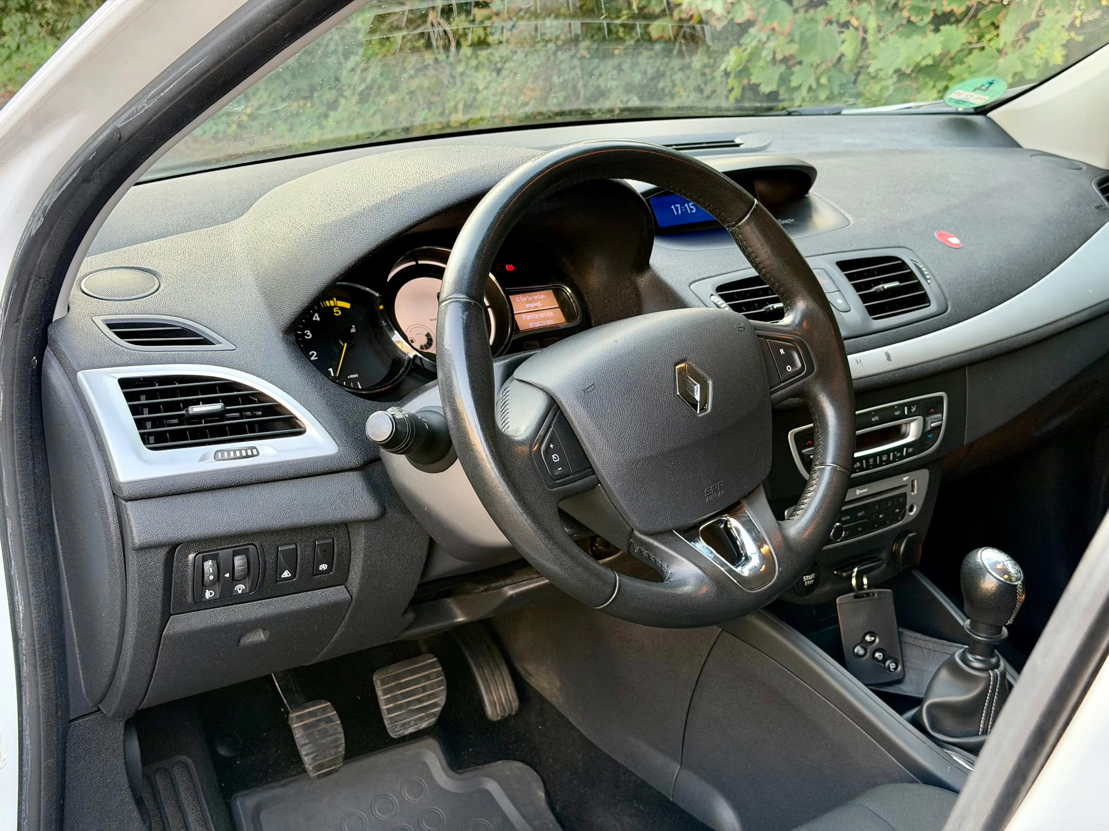 Renault Megane 1.6 dCi Dynamique+1.HAND+KLIMAAUT.+AHK+S-HZNG+ — photo 10