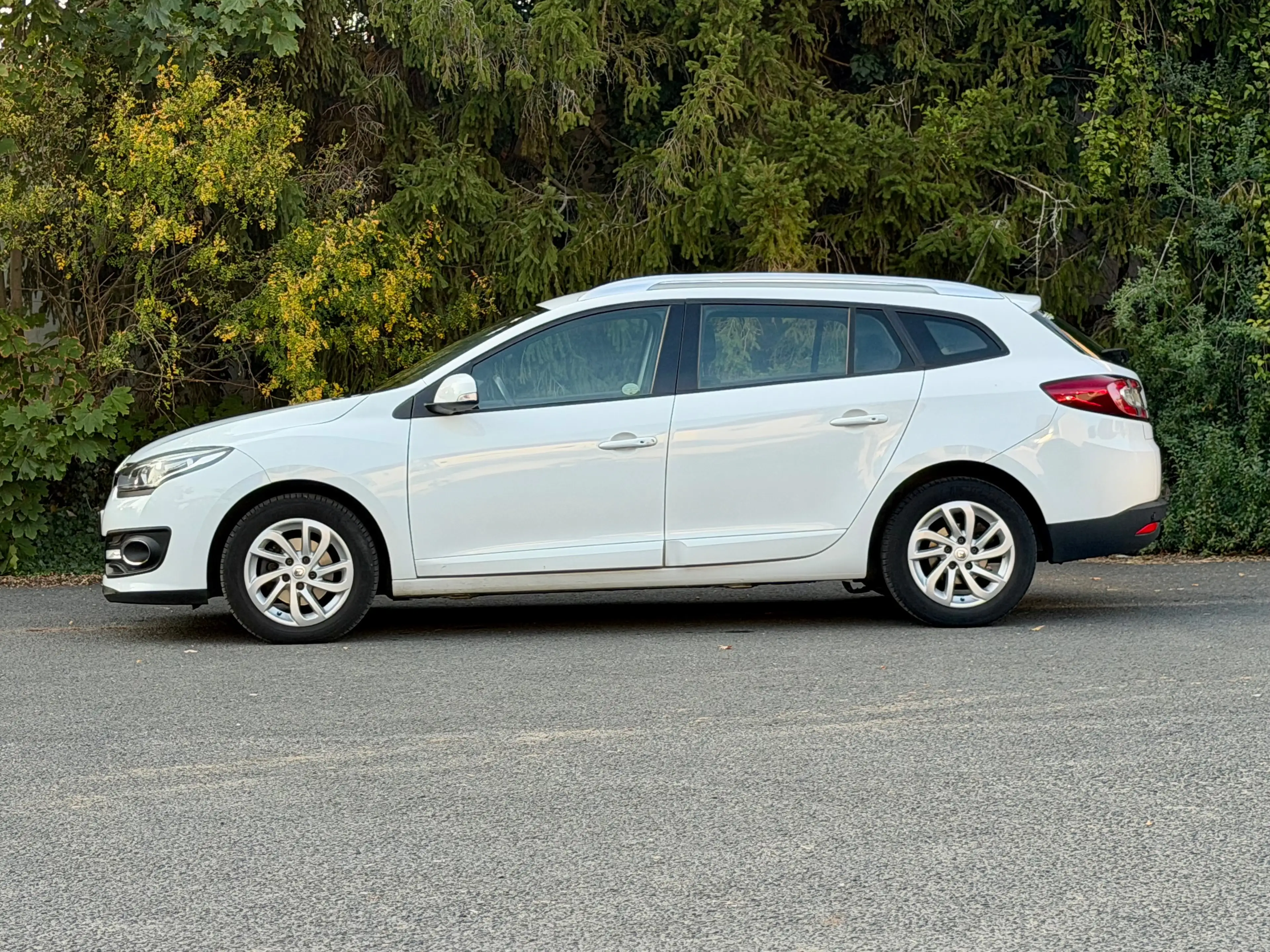 Renault Megane 1.6 dCi Dynamique+1.HAND+KLIMAAUT.+AHK+S-HZNG+ — photo 3