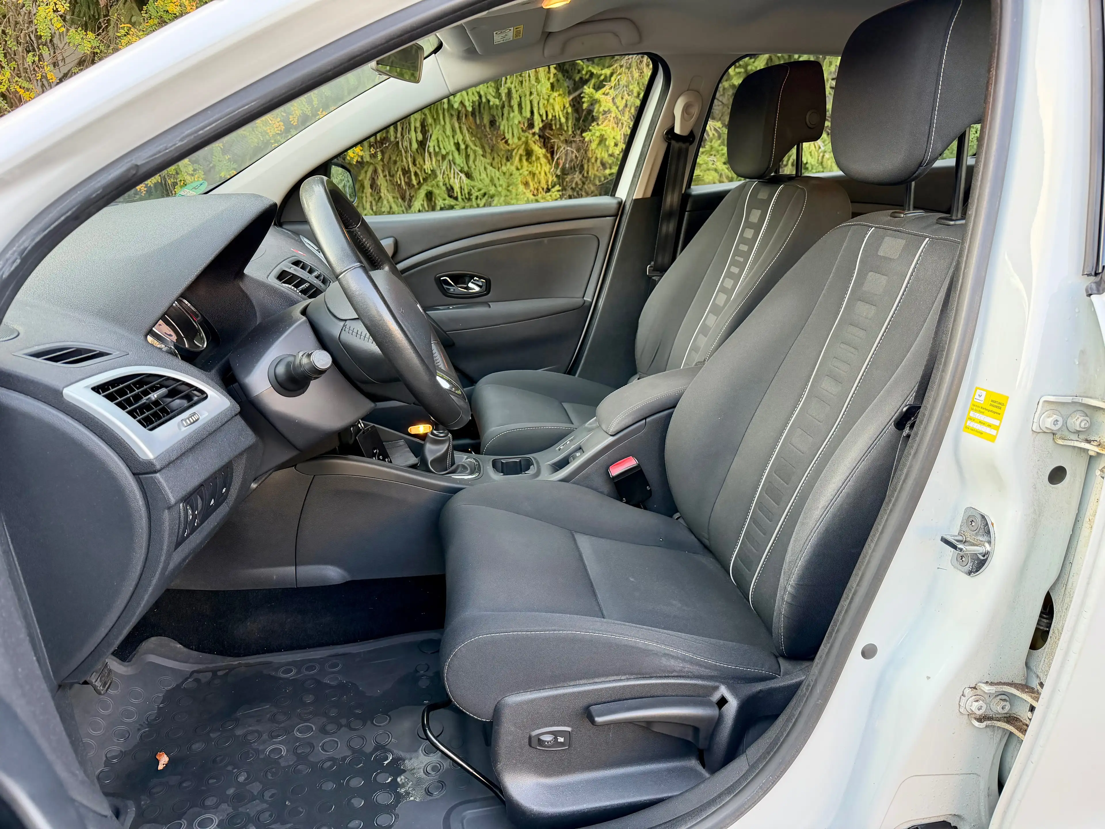 Renault Megane 1.6 dCi Dynamique+1.HAND+KLIMAAUT.+AHK+S-HZNG+ — photo 8