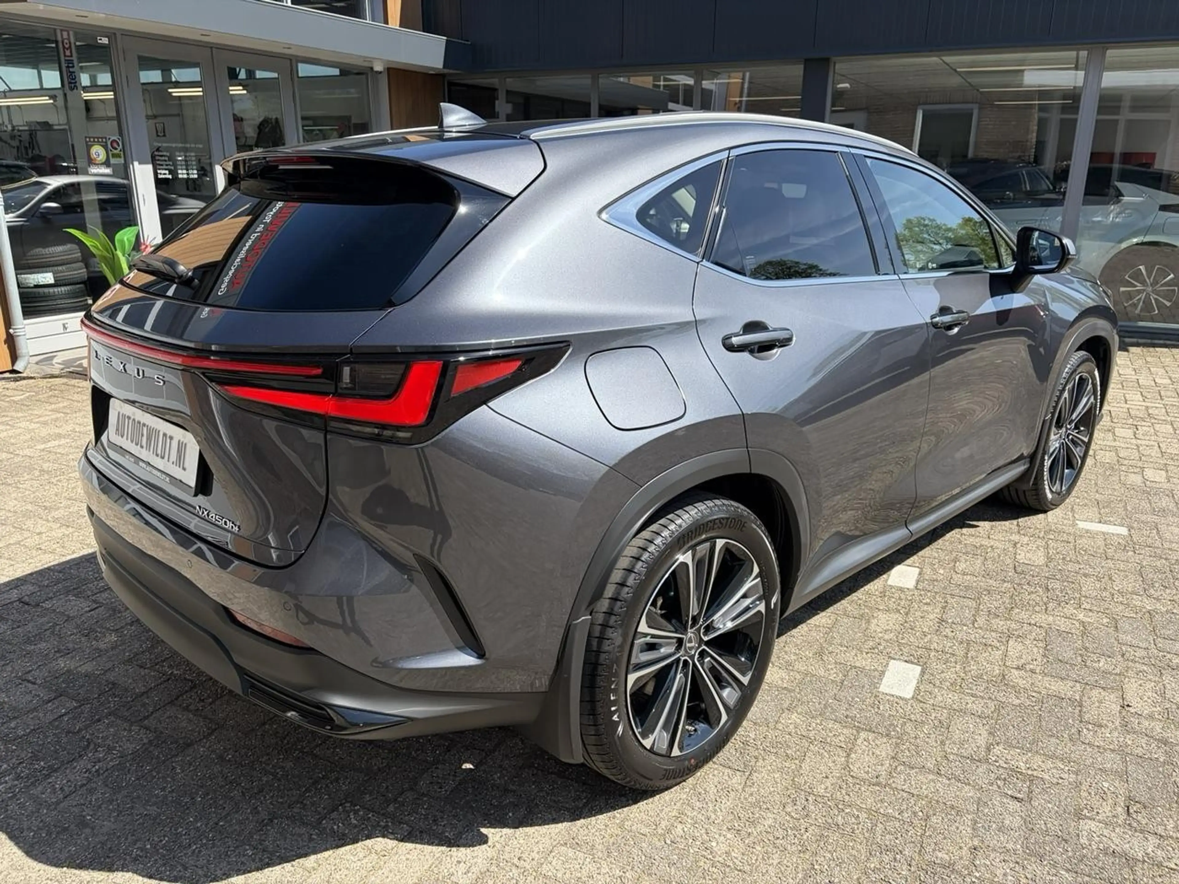 Lexus NX 450h+ AWD EXECUTIVE LINE A/T — photo 4
