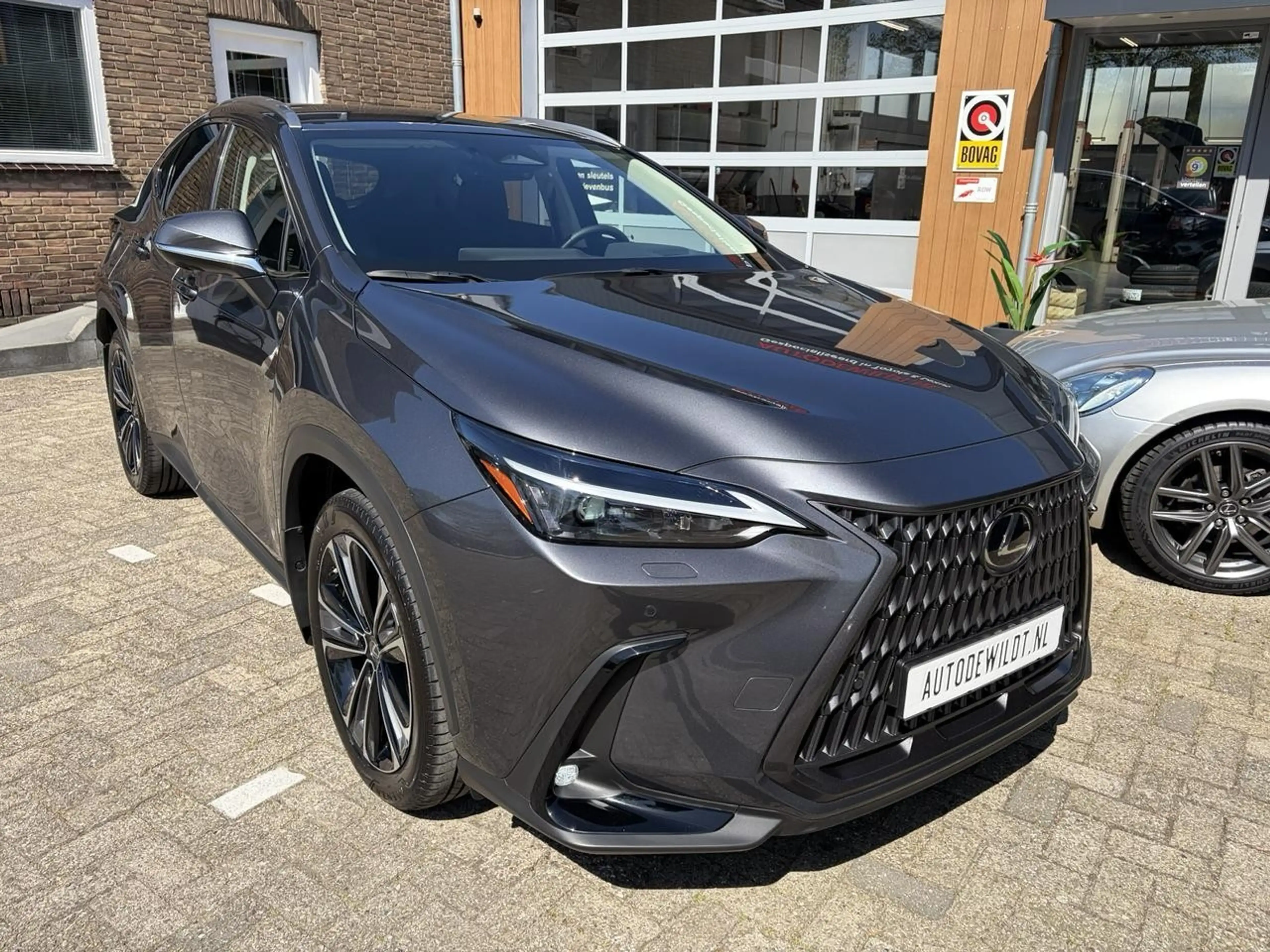Lexus NX 450h+ AWD EXECUTIVE LINE A/T — photo 3