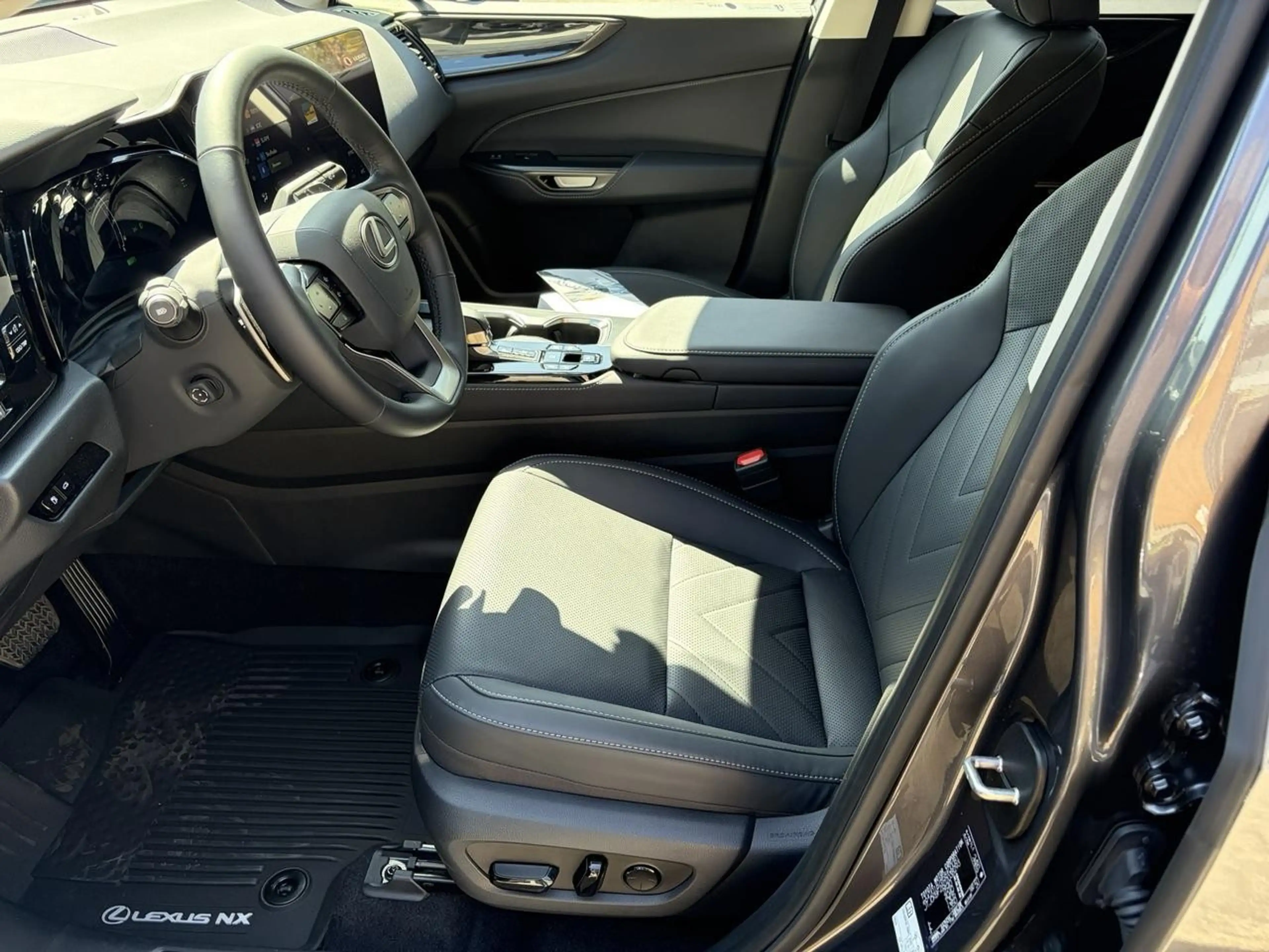 Lexus NX 450h+ AWD EXECUTIVE LINE A/T — photo 14