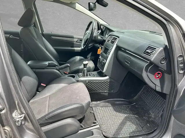 Mercedes-Benz B-Class view 3