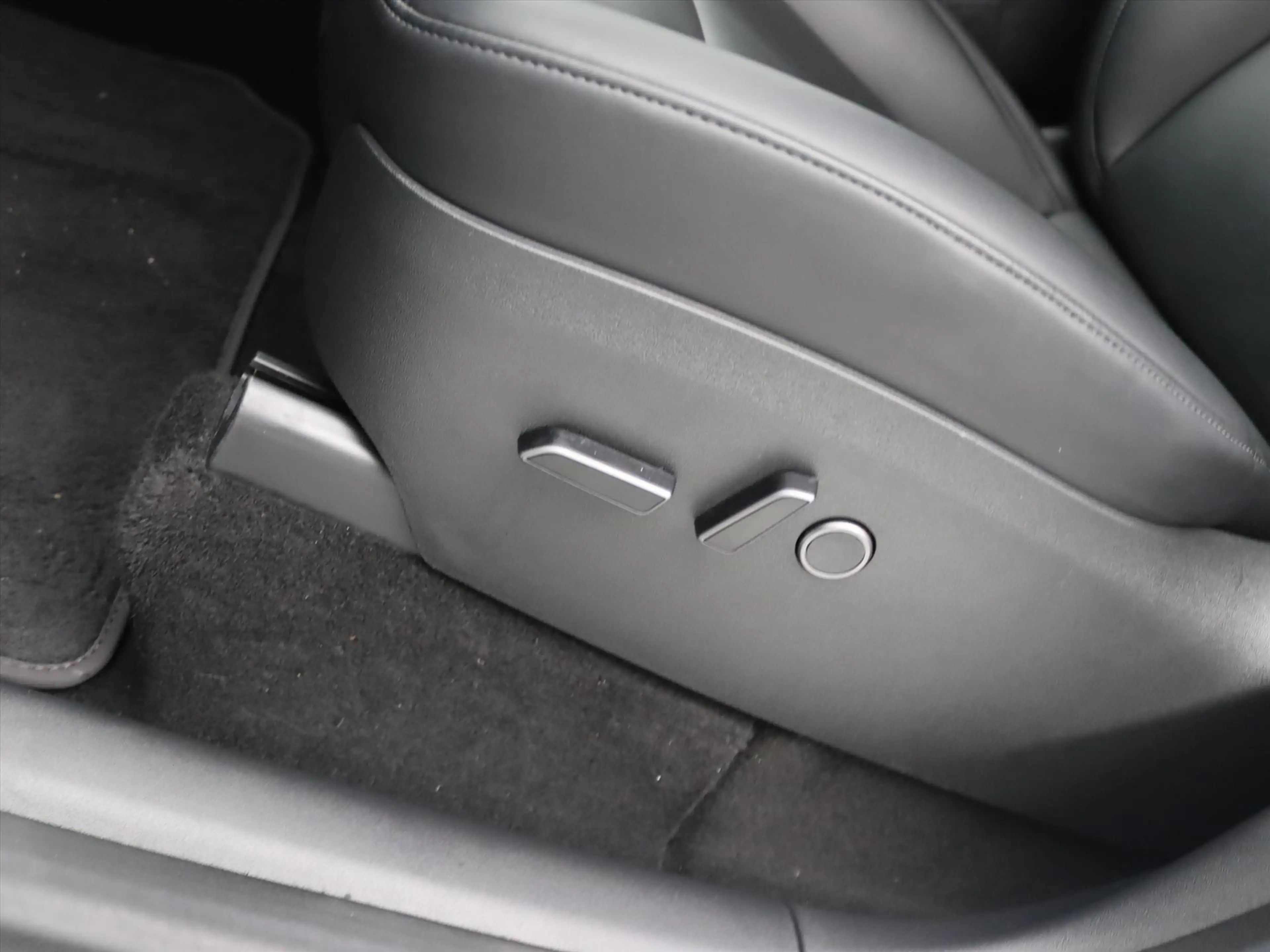 Tesla Model Y Long Range AWD 75kWh 351pk 94.6% SoH [ AMD RYZEN+A — photo 20