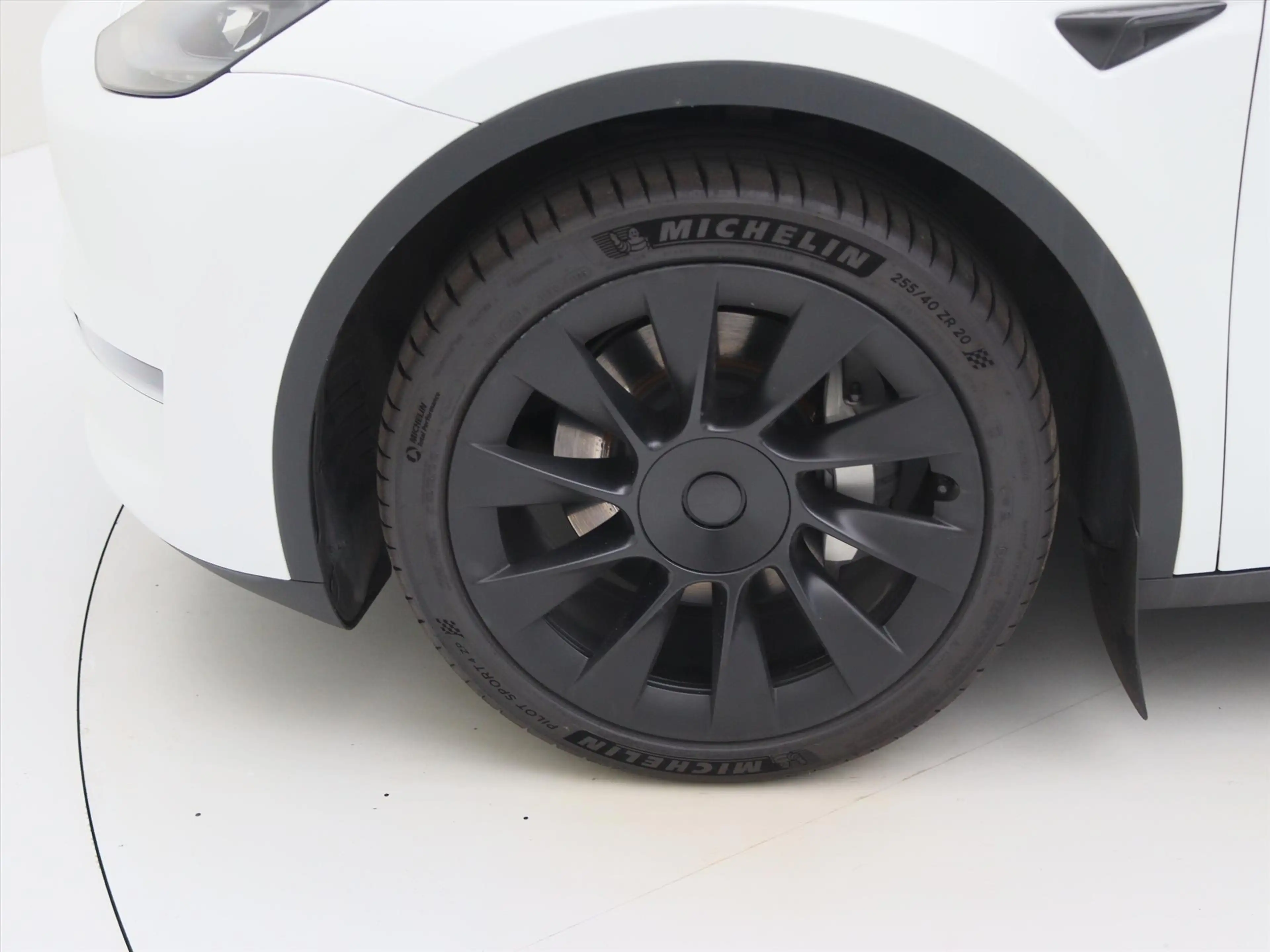 Tesla Model Y Long Range AWD 75kWh 351pk 94.6% SoH [ AMD RYZEN+A — photo 13