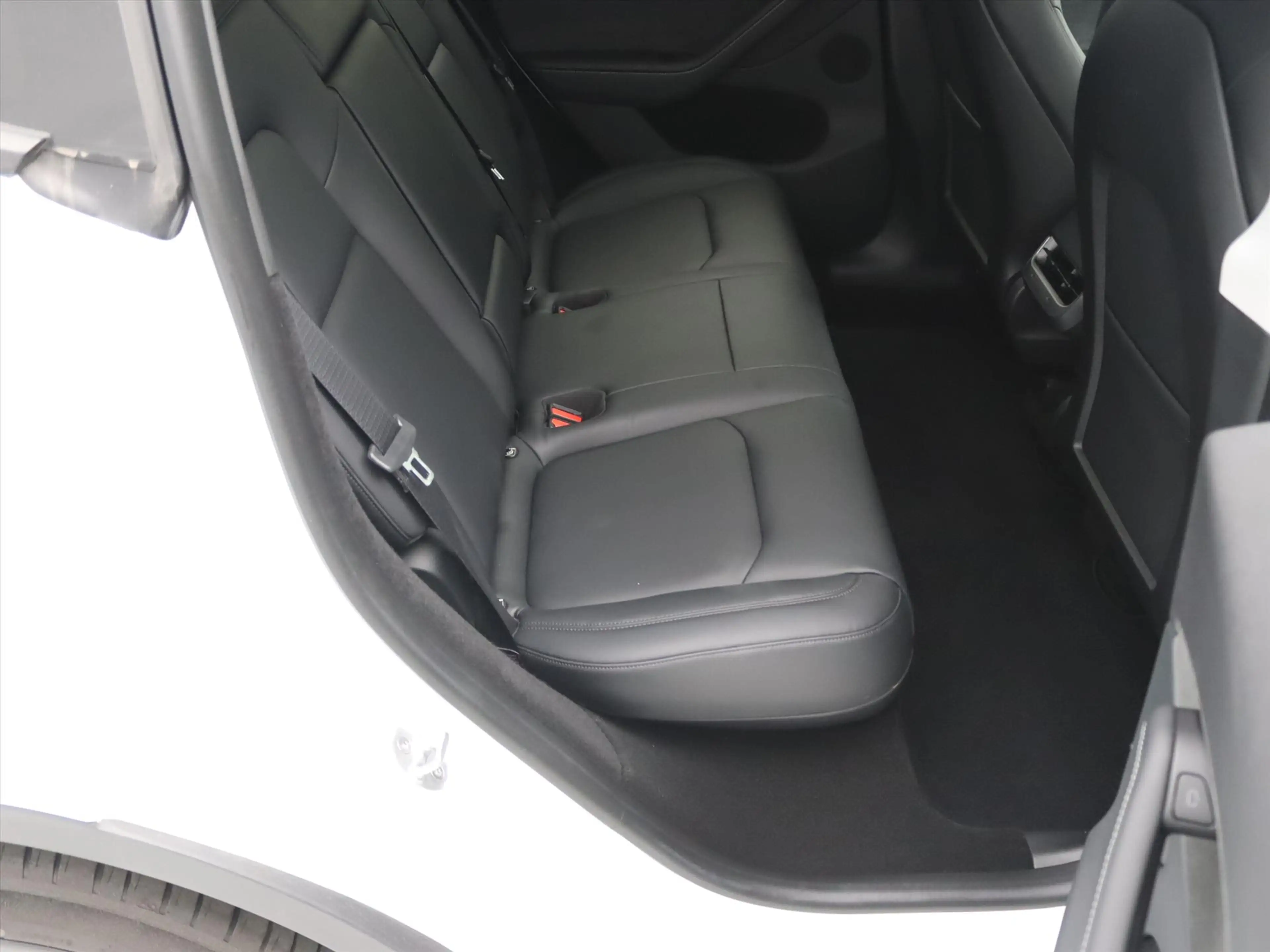 Tesla Model Y Long Range AWD 75kWh 351pk 94.6% SoH [ AMD RYZEN+A — photo 15