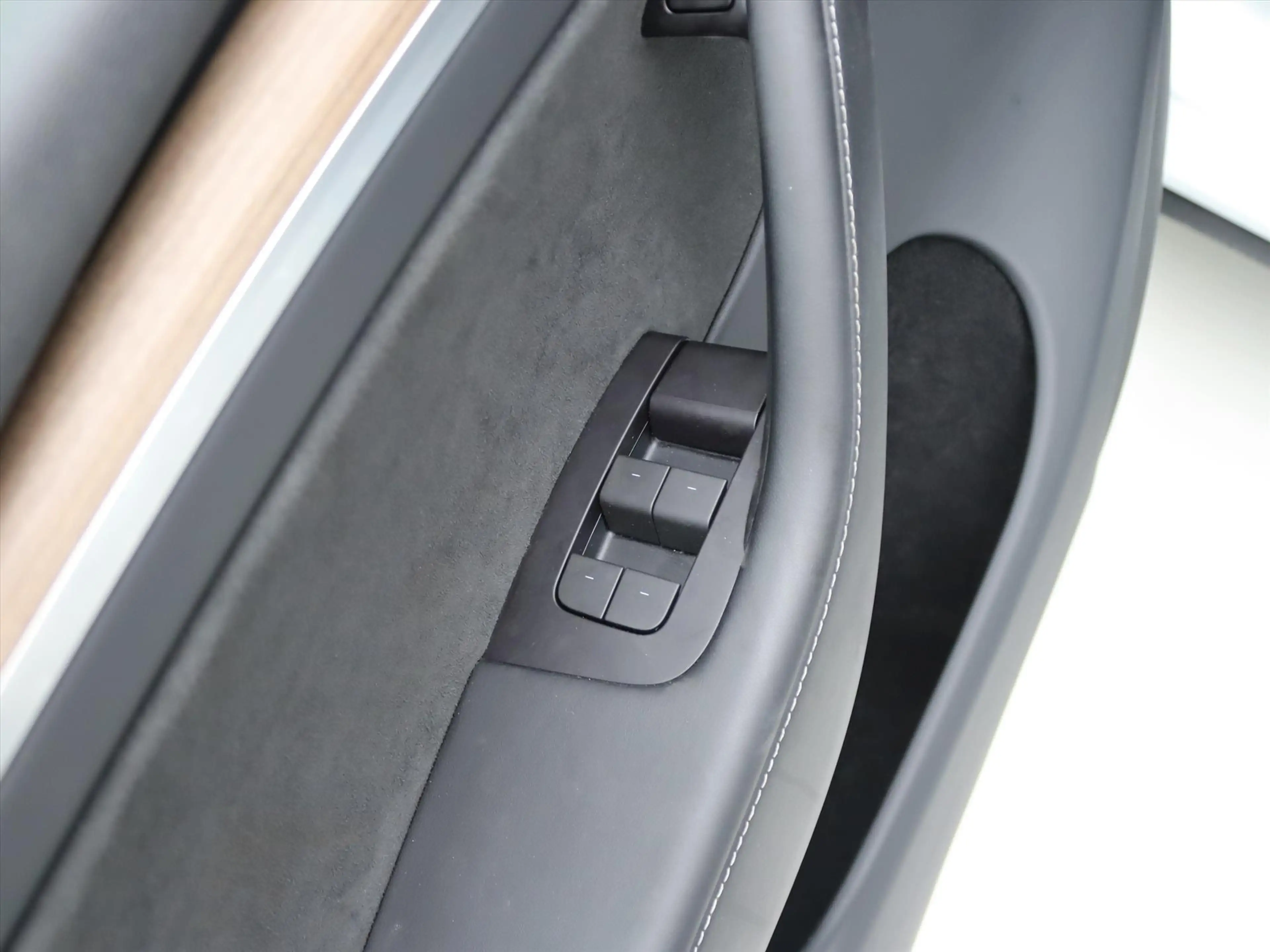 Tesla Model Y Long Range AWD 75kWh 351pk 94.6% SoH [ AMD RYZEN+A — photo 30