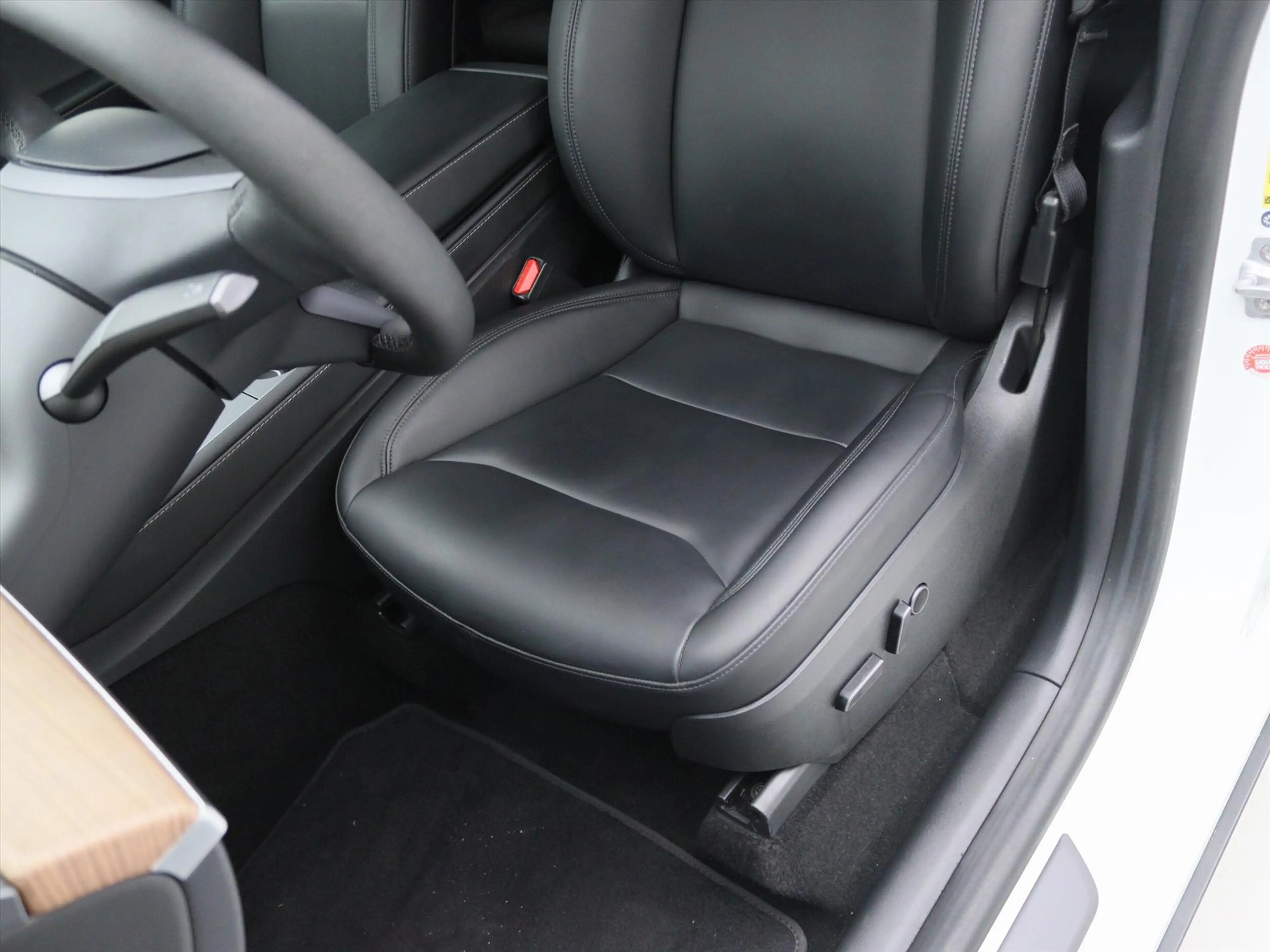 Tesla Model Y Long Range AWD 75kWh 351pk 94.6% SoH [ AMD RYZEN+A — photo 19