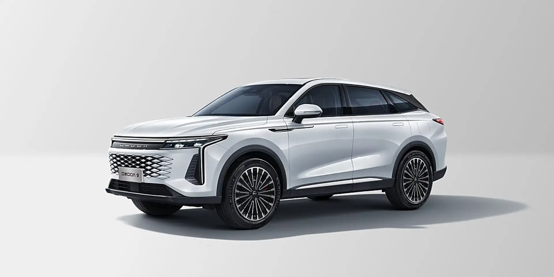 Omoda 9 PHEV 1.5TGDi Premium Line AWD Weiß - 1