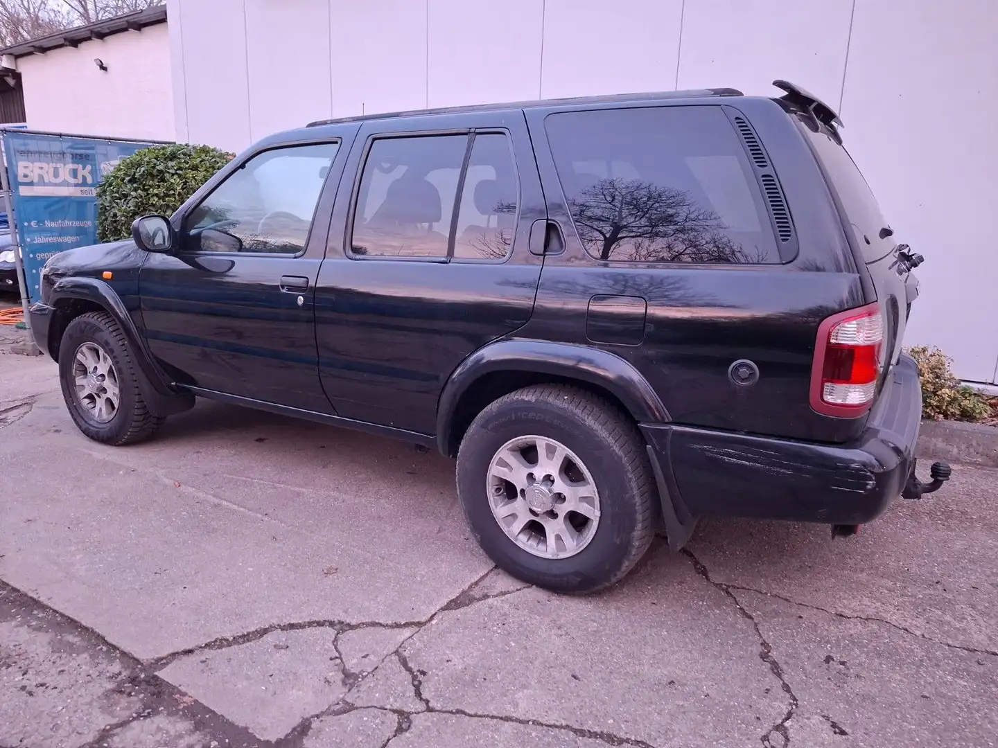 Nissan Pathfinder 3.5 V6 Automatik mit Gasanlage u AHK Schwarz - 2