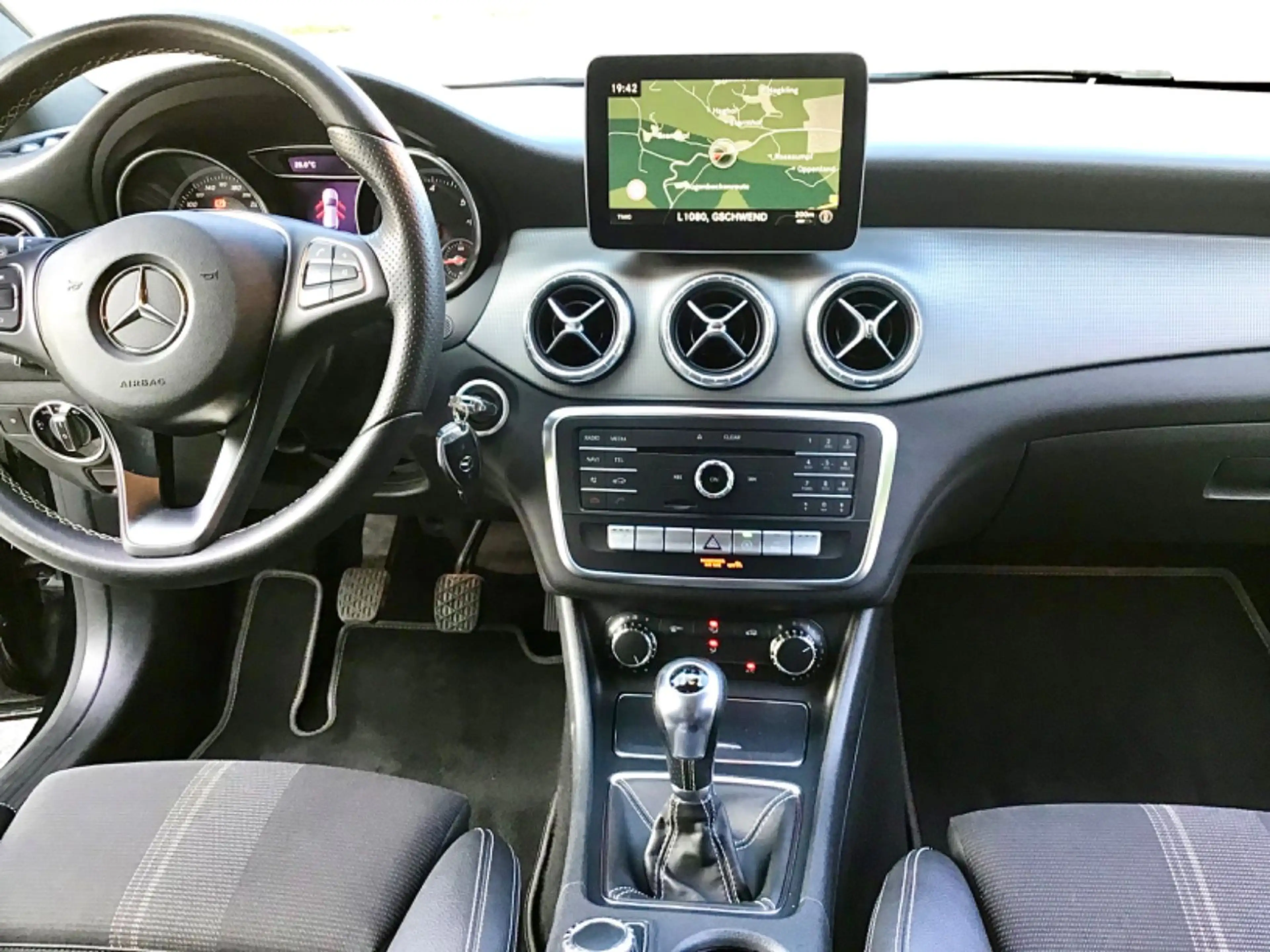 Mercedes-Benz CLA 200 CLA 200 d Sh.Br.NAVI*PANO*LED*PDC*KAM.-Top Zstd! — photo 8