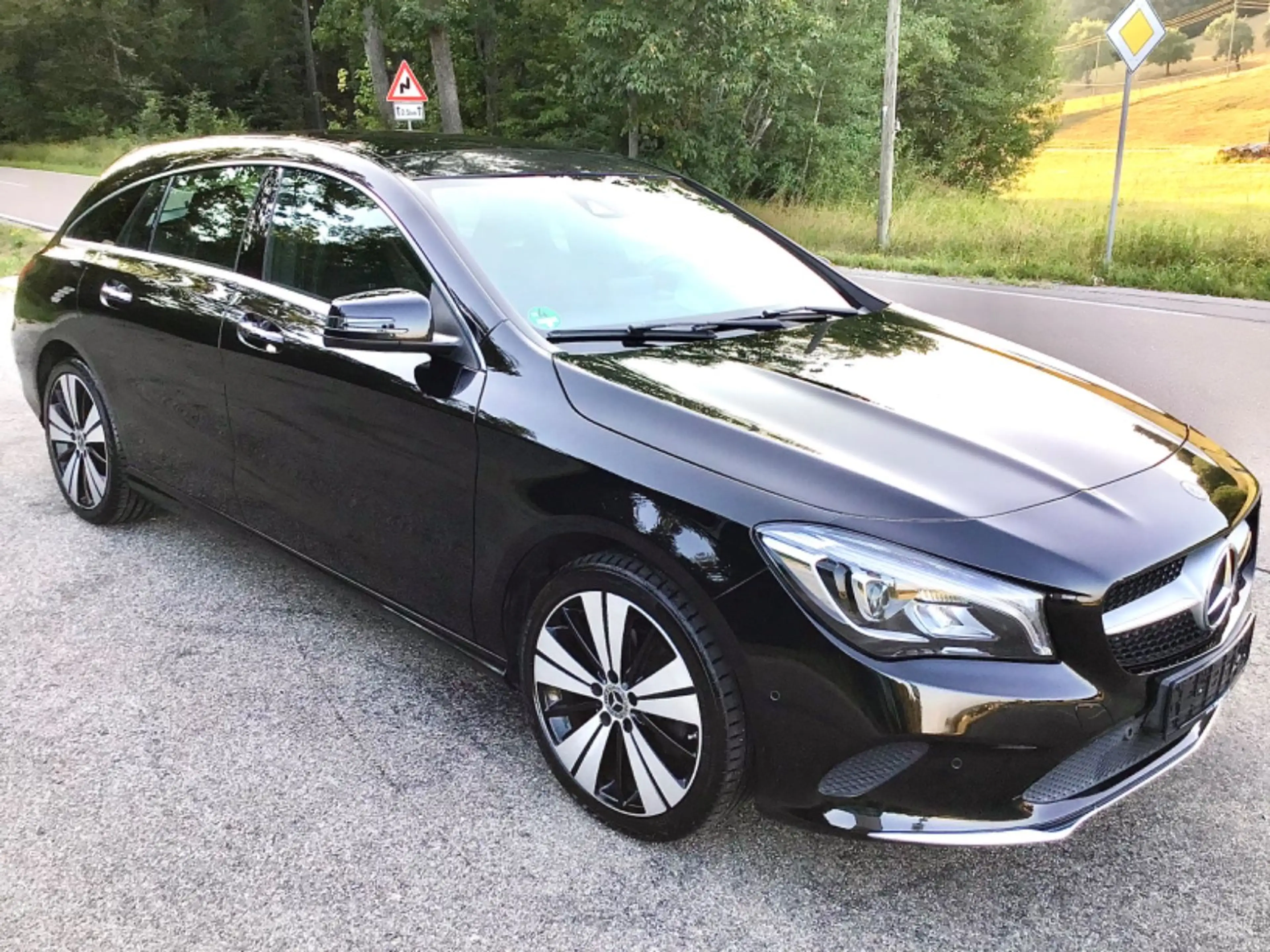 Mercedes-Benz CLA 200 CLA 200 d Sh.Br.NAVI*PANO*LED*PDC*KAM.-Top Zstd!