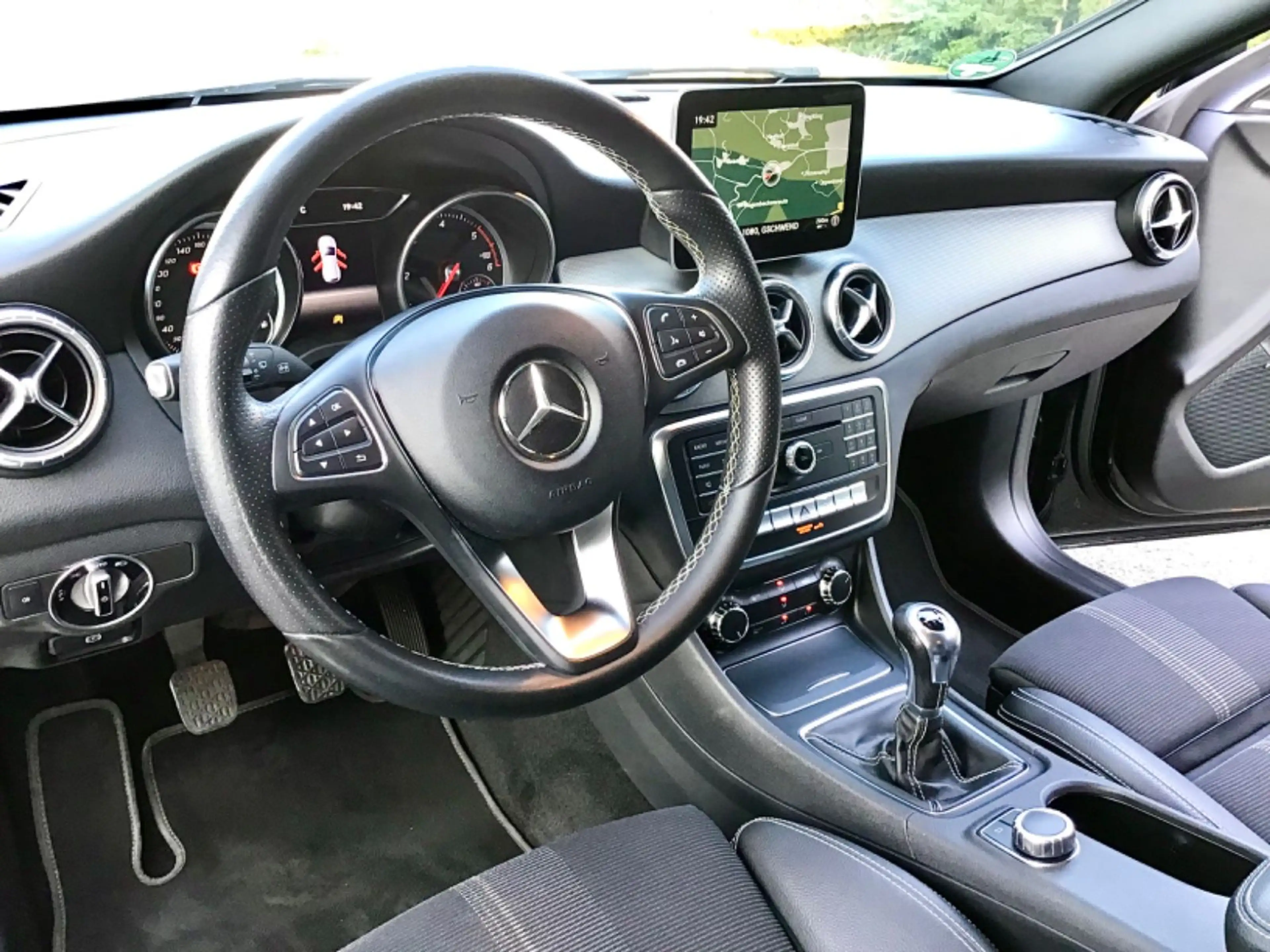 Mercedes-Benz CLA 200 CLA 200 d Sh.Br.NAVI*PANO*LED*PDC*KAM.-Top Zstd! — photo 9