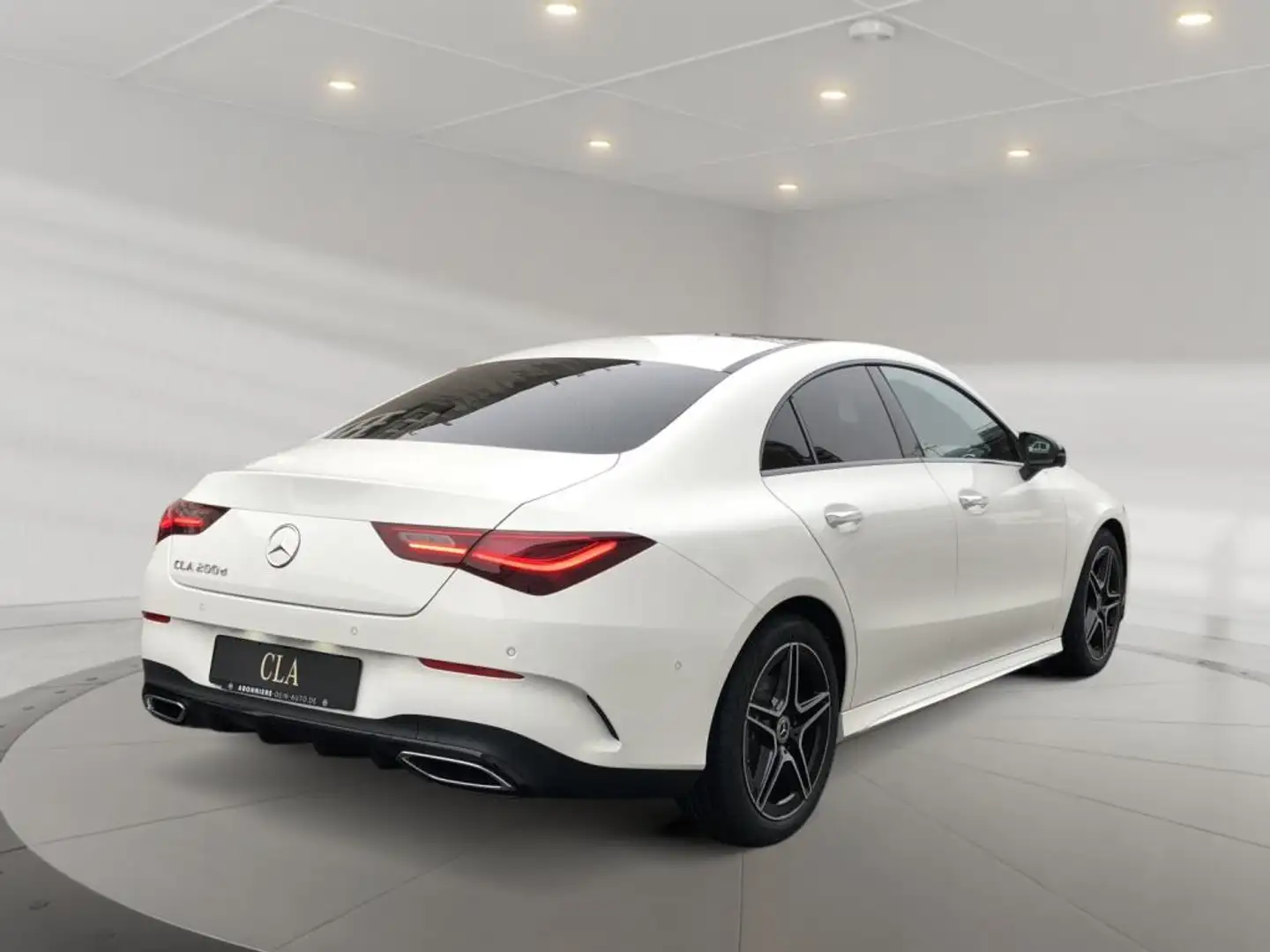 Mercedes-Benz CLA 200 d Coupe +MBUX+Wide+AMG+Pano+MBeam+SpurW Weiß - 2