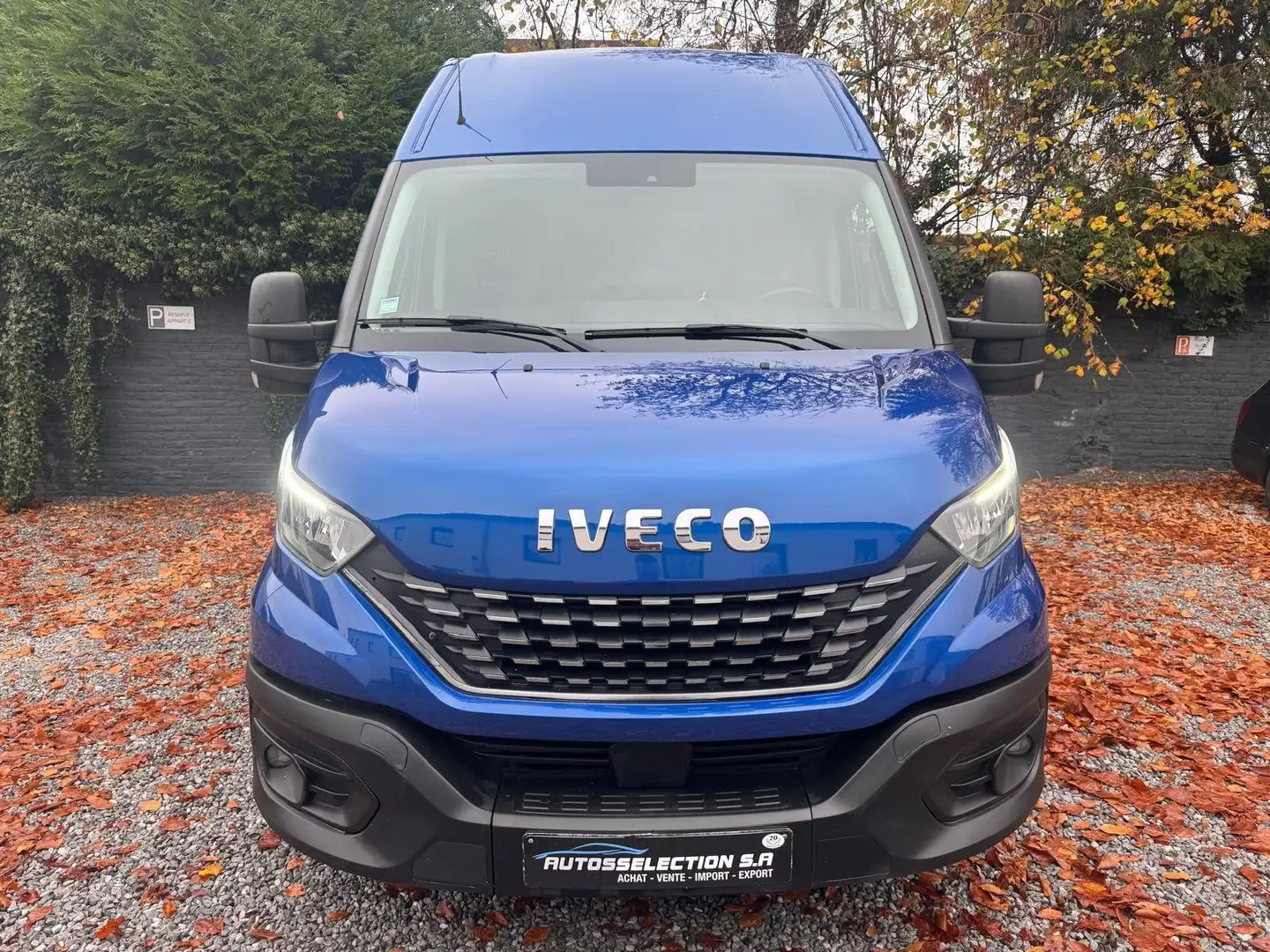 Iveco Daily 35S14V 2.3*18.140€ HT*L3H2*FULL LED*GPS*CAMERA Bleu - 2