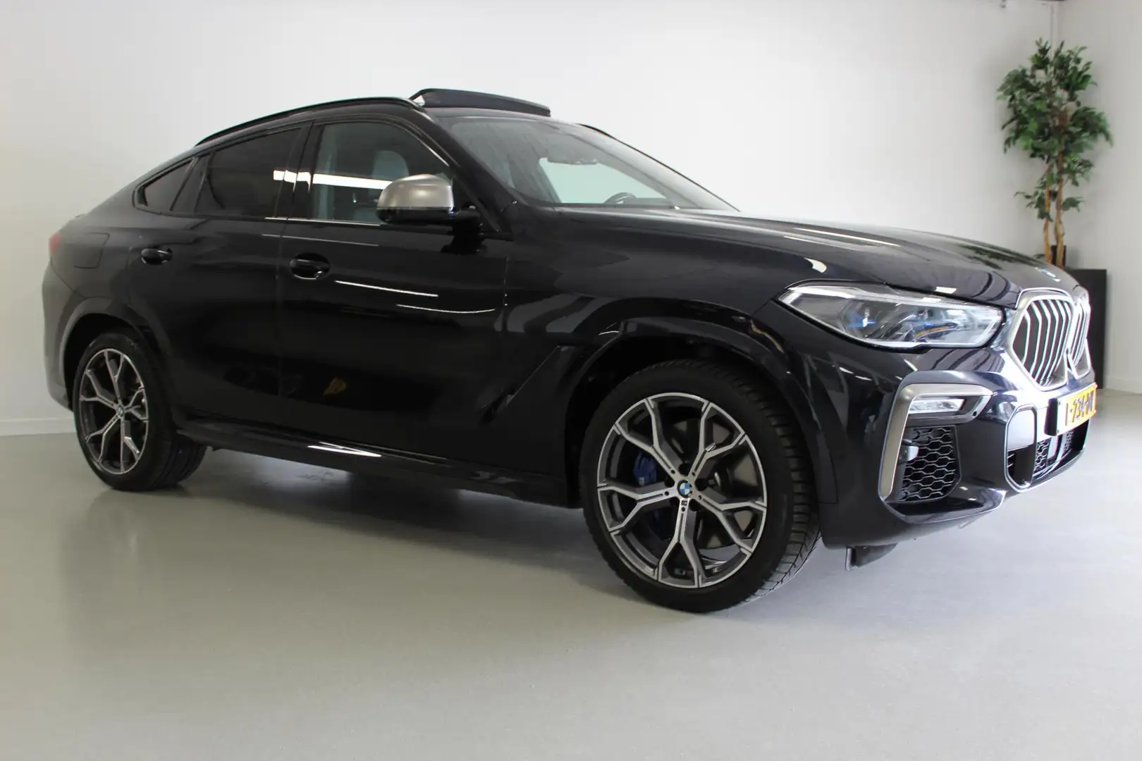 BMW X6 M50d High Executive | 400PK | ACC | HUD | TRHAAK | Zwart - 2