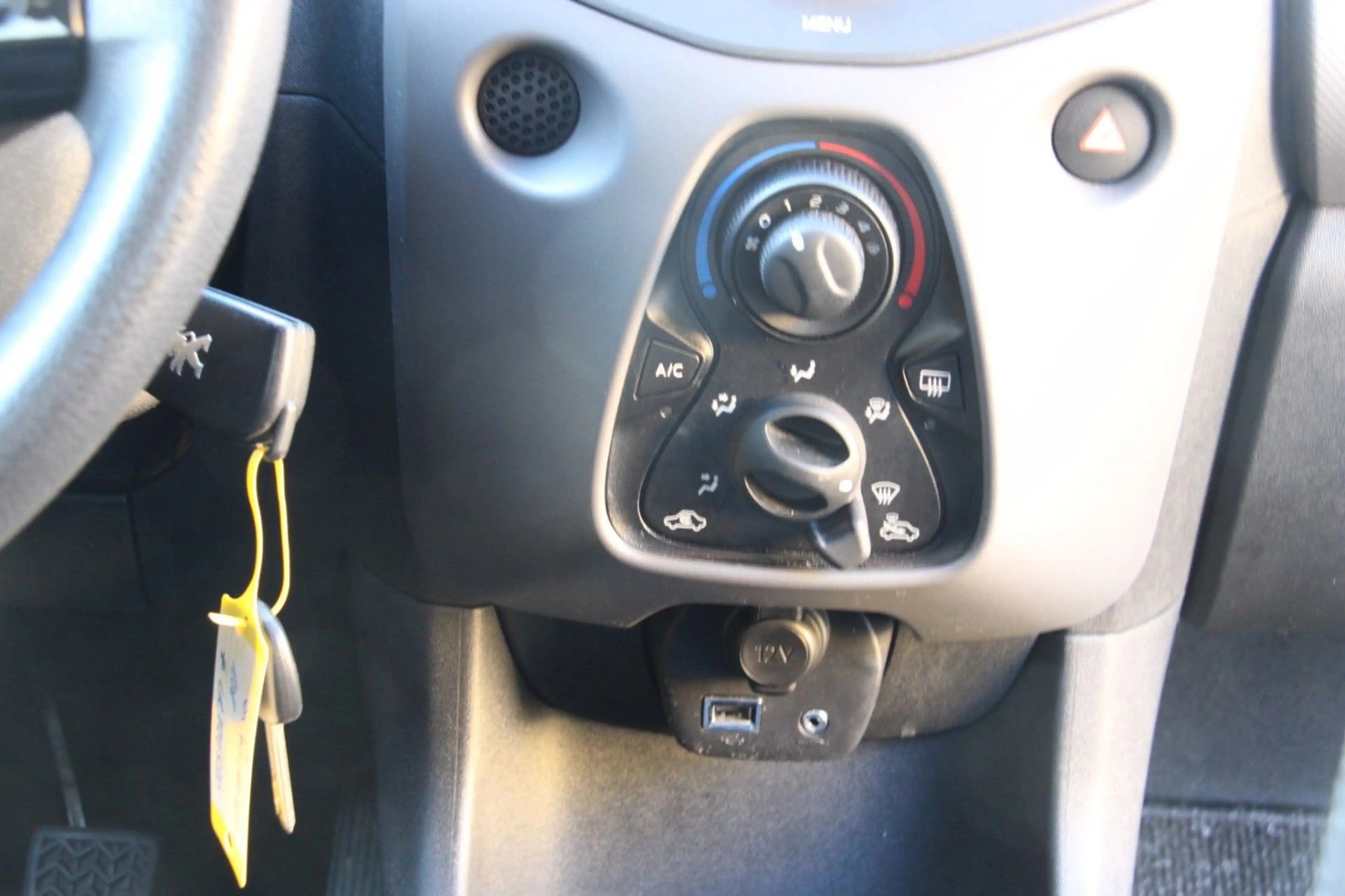 Peugeot 108 Active Sitzheizung / Allwetterreifen — photo 13