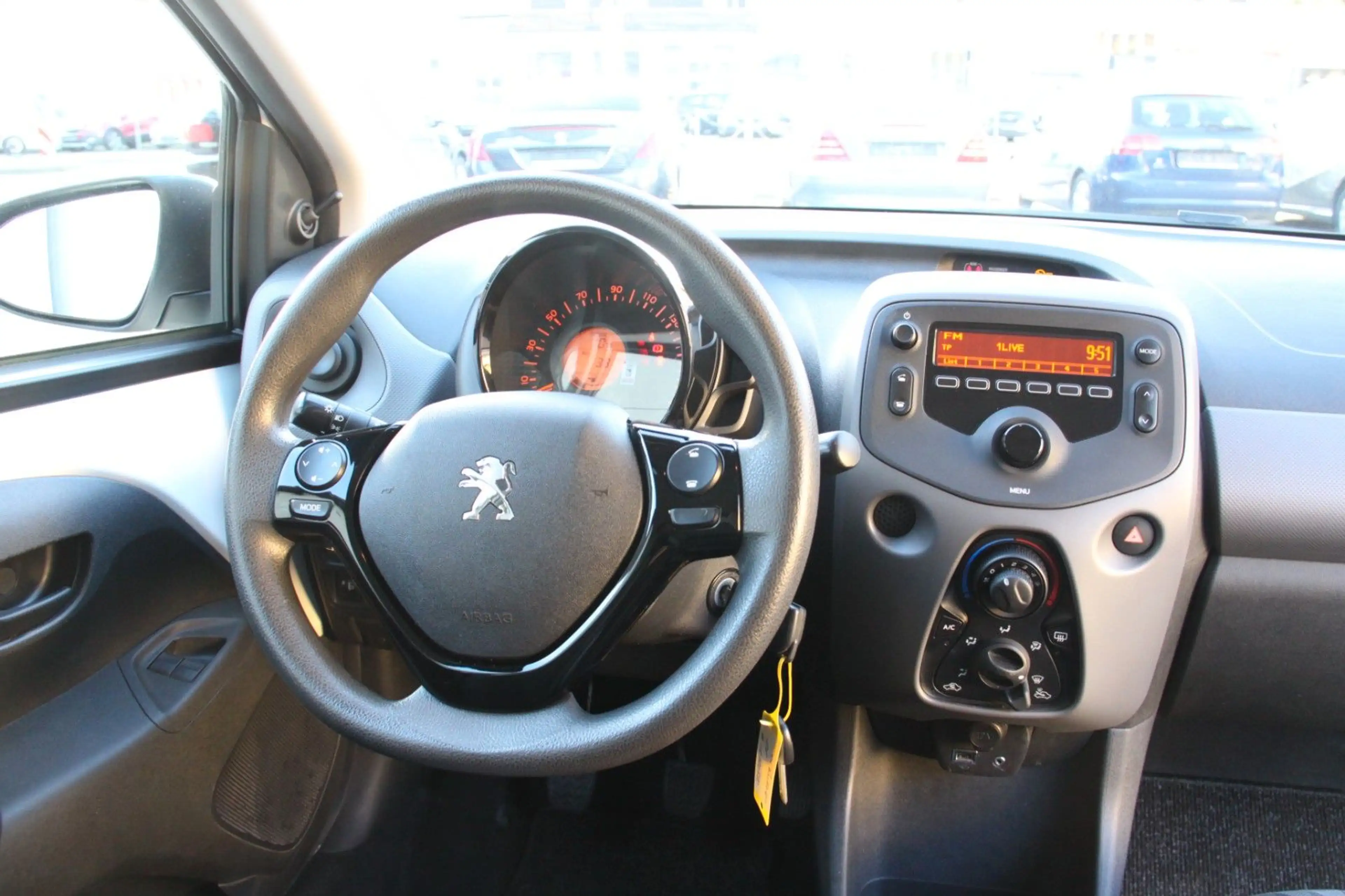 Peugeot 108 Active Sitzheizung / Allwetterreifen — photo 12