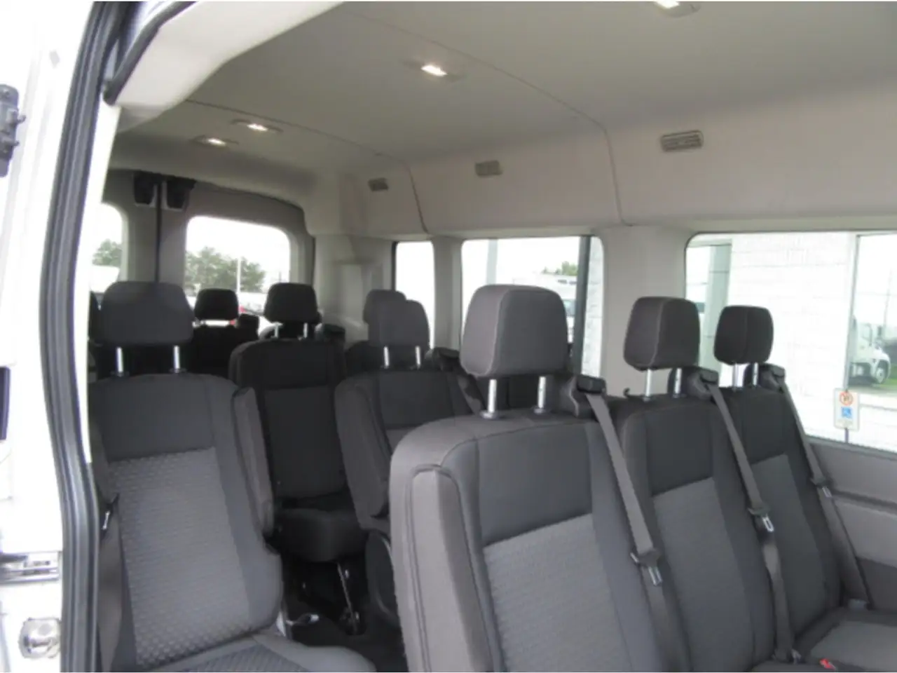 Ford Transit Passenger Wagon снимка Ford Transit Passenger Wagon