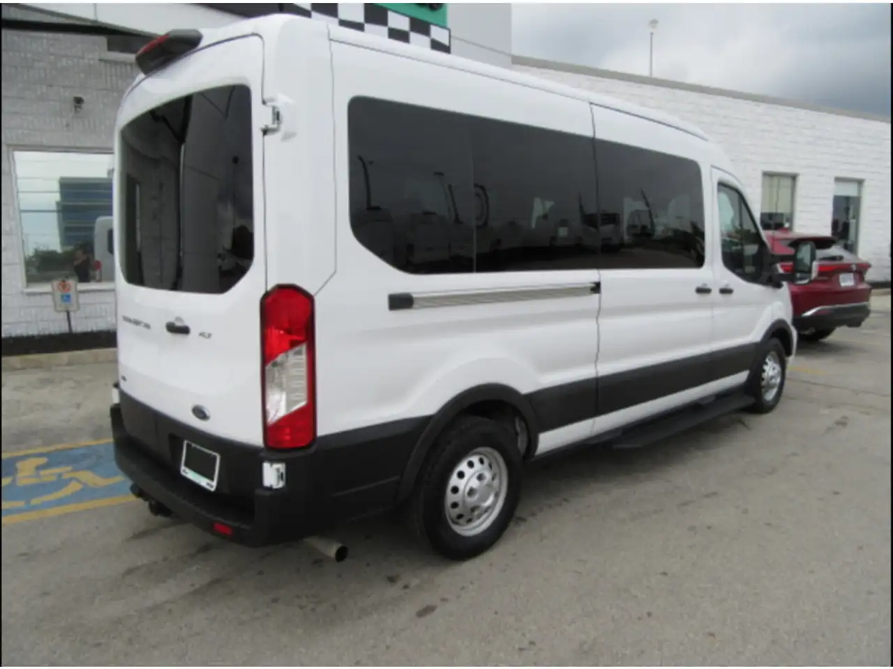 Ford Transit Passenger Wagon снимка Ford Transit Passenger Wagon