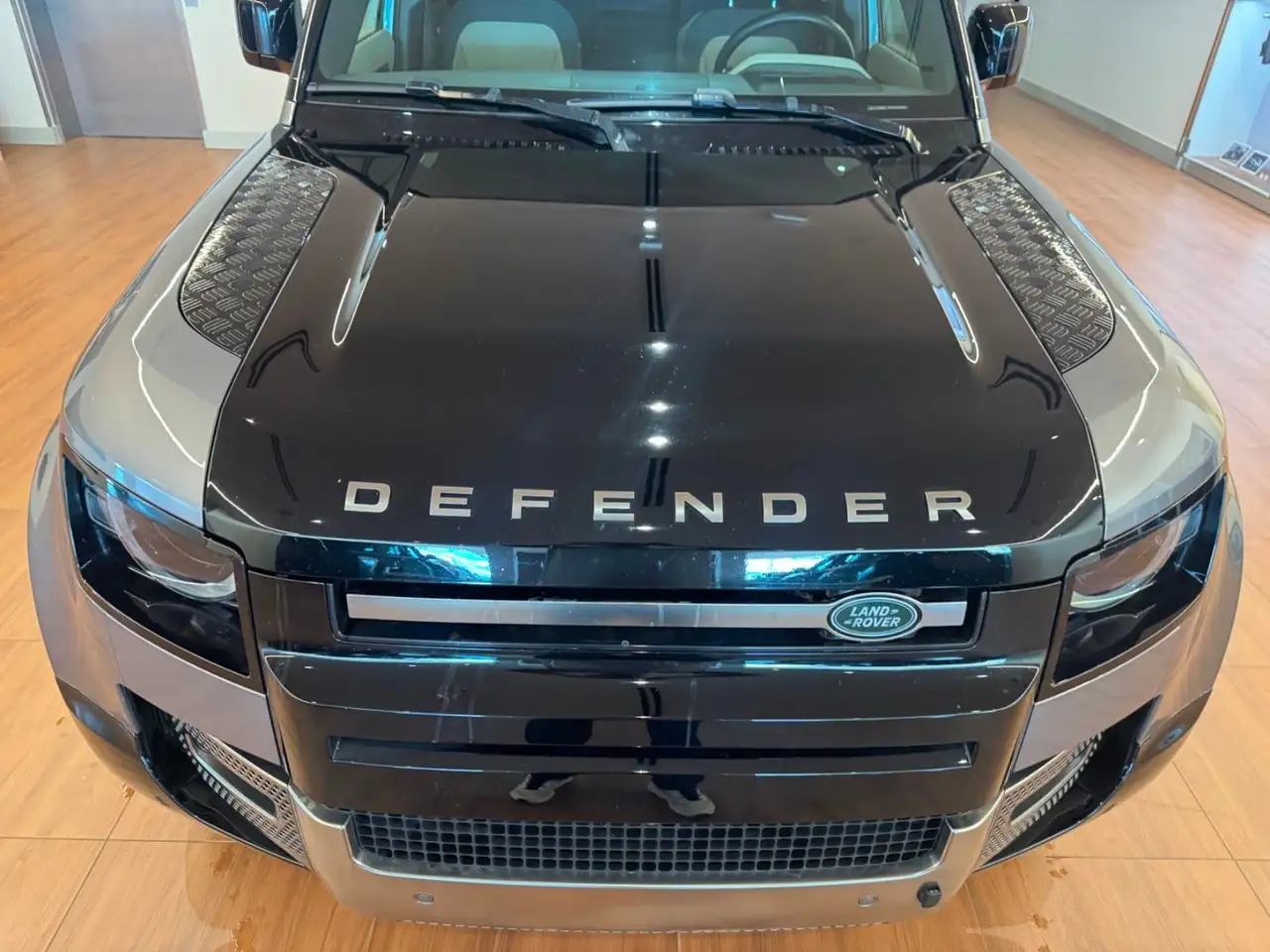 Land Rover Defender снимка Land Rover Defender
