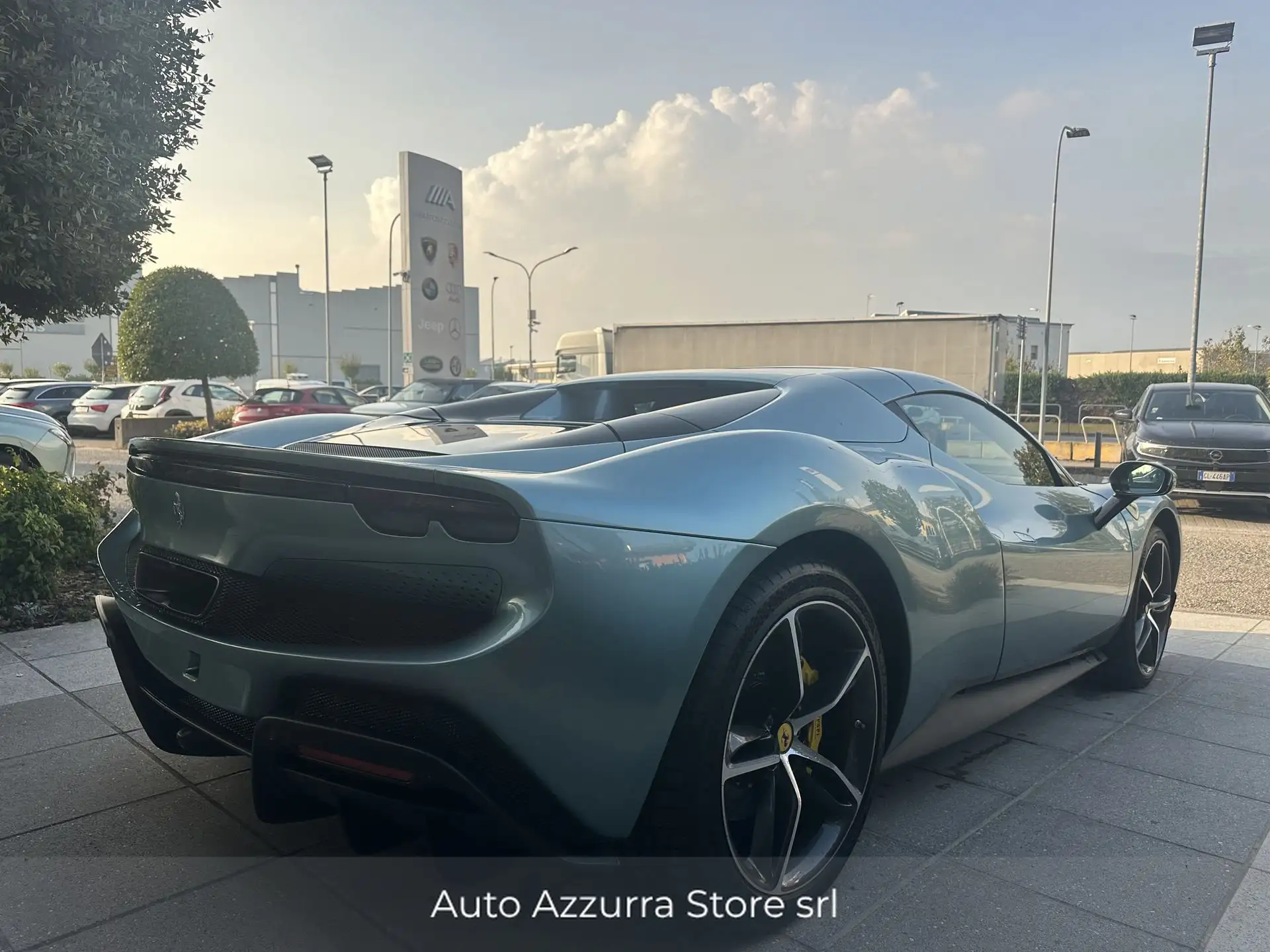 페라리 296 GTS 2023 실버 사진 4