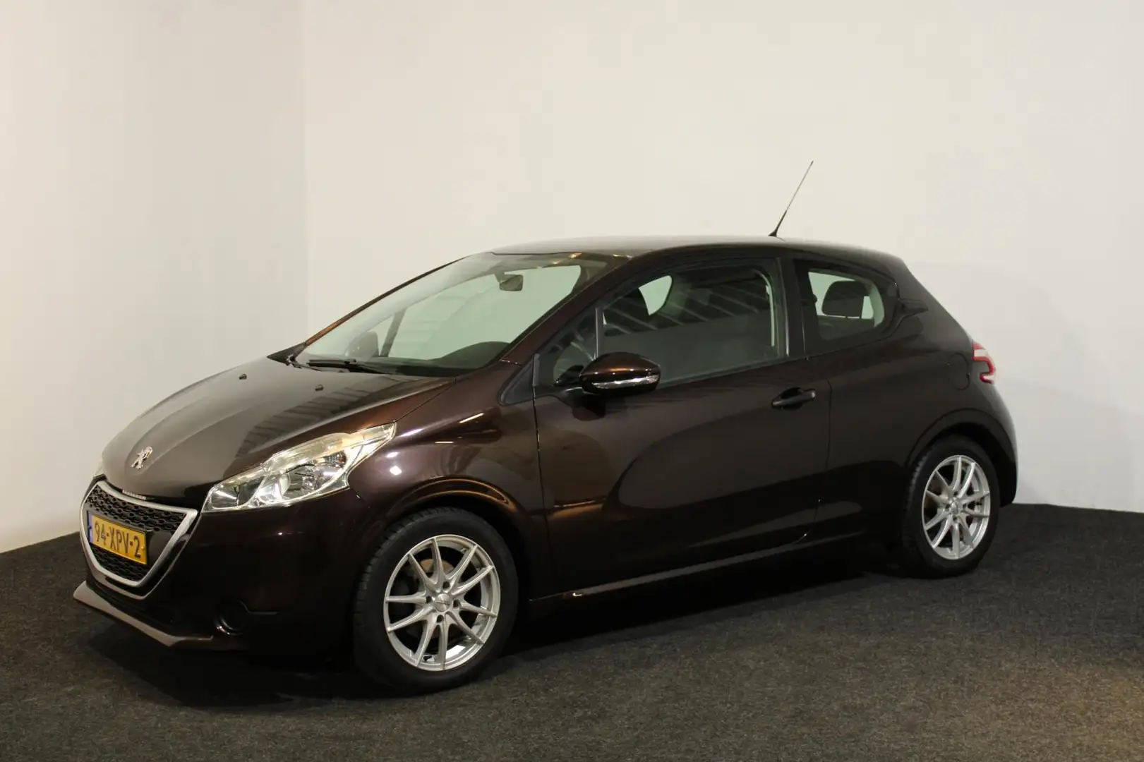 Peugeot 208 1.4 VTi Access Peugeot 208 1.4 VTi Access |LM velg Rood - 2