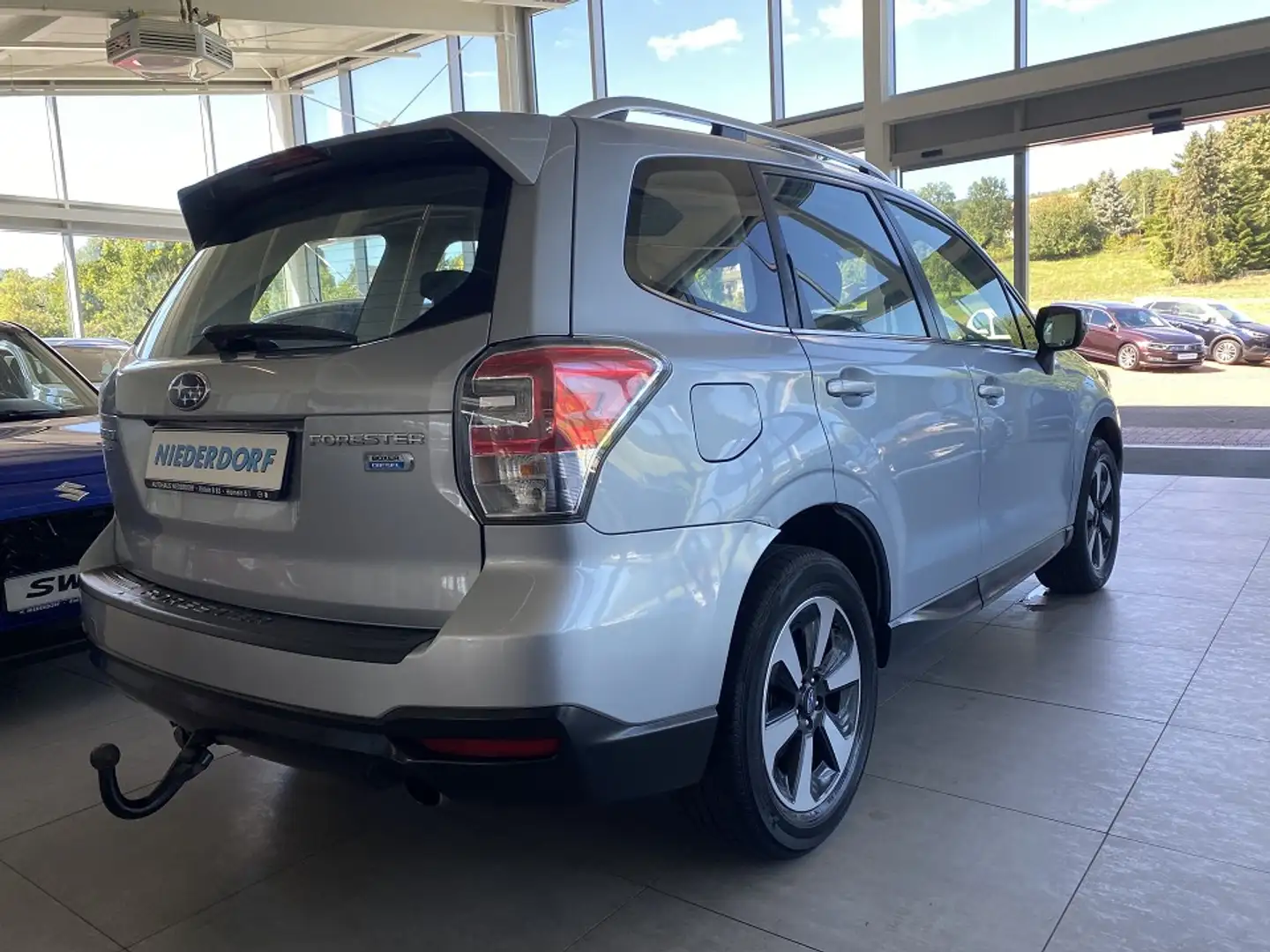 Subaru Forester 2.0 D Exclusive PANO AHK MWST Silber - 2