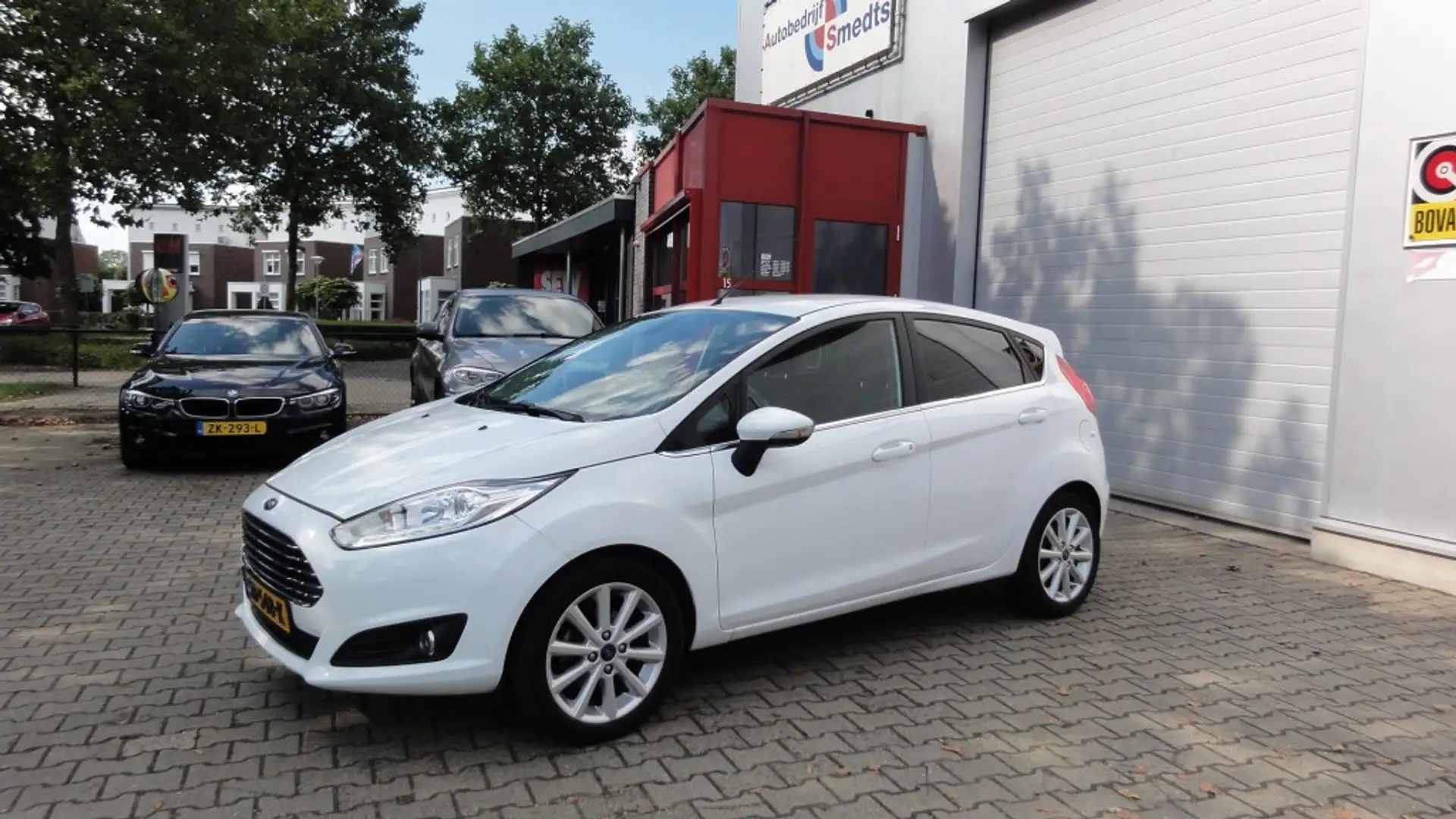 Ford Fiesta 1.0 EcoBoost Candy Blue Edition. Wit - 1