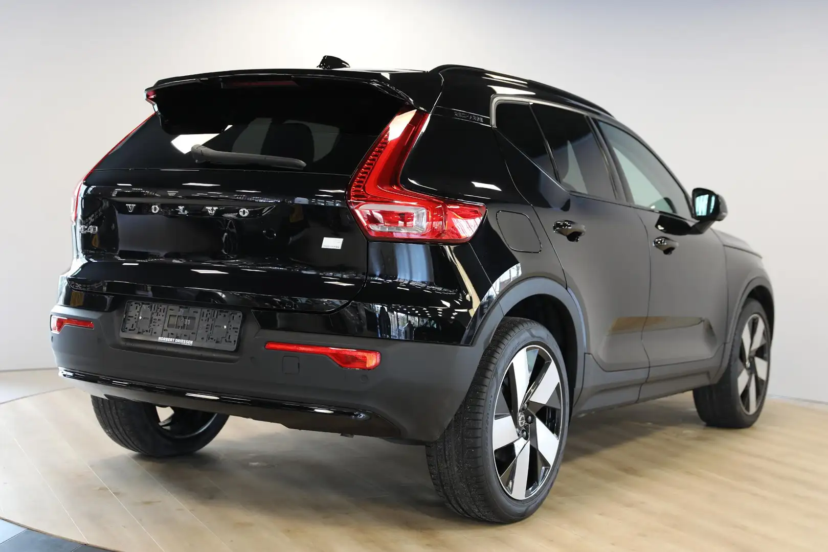 Volvo XC40 1.5 T5 Plug-in hybrid Ultimate Dark | Harman & Kar - 2
