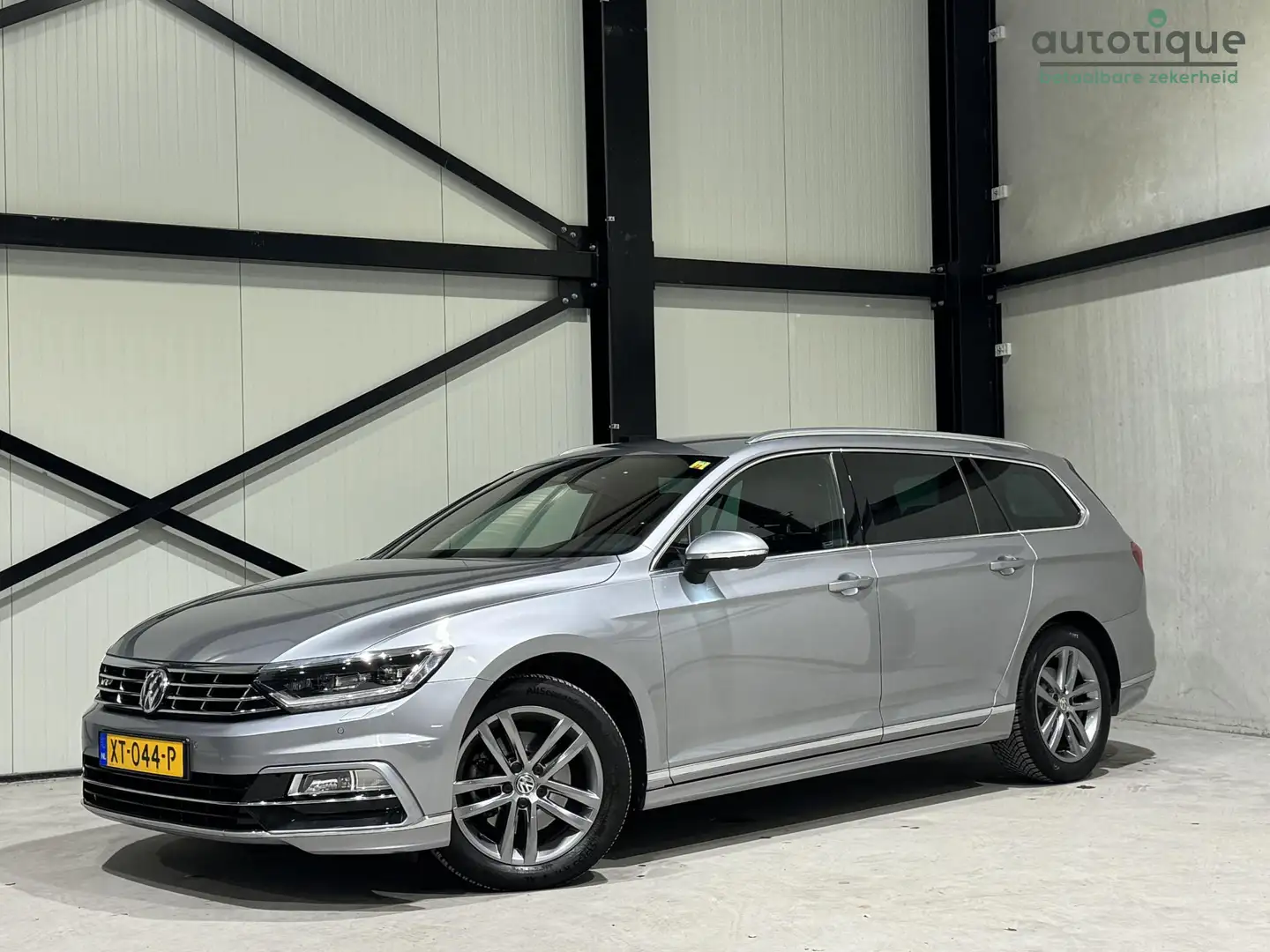 Volkswagen Passat Variant 1.4 TSI Highline R-Line Aut. | leder | virtual | l Grigio - 1