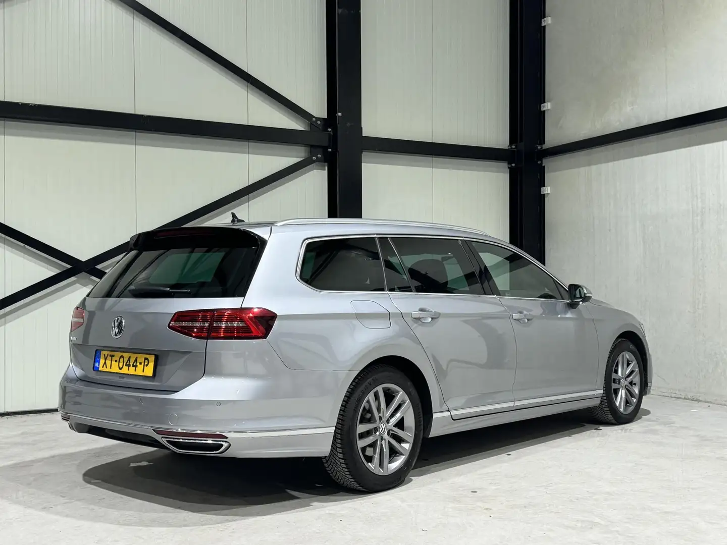Volkswagen Passat Variant 1.4 TSI Highline R-Line Aut. | leder | virtual | l Grigio - 2
