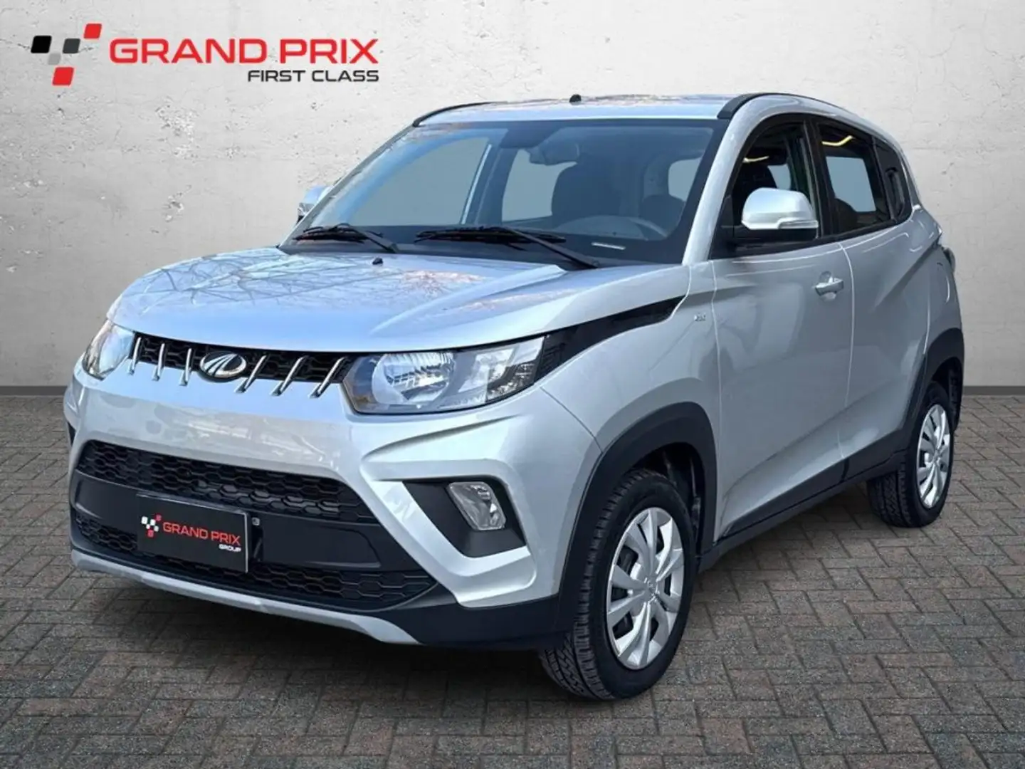 Mahindra KUV100 1.2 VVT K6+ Grau - 1