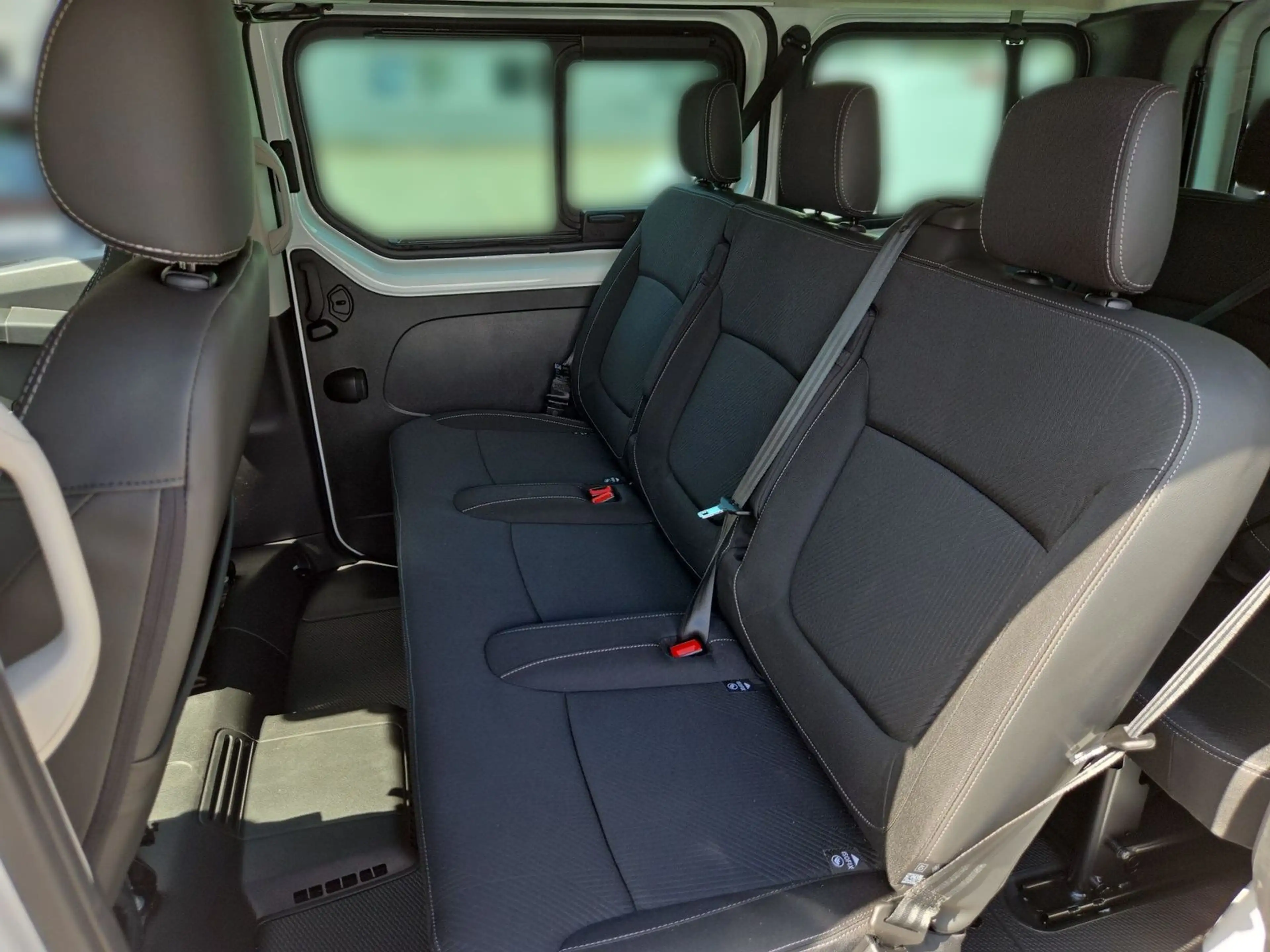 Nissan Primastar L1H1 2,8t dCi 170 AT Tekna — photo 11