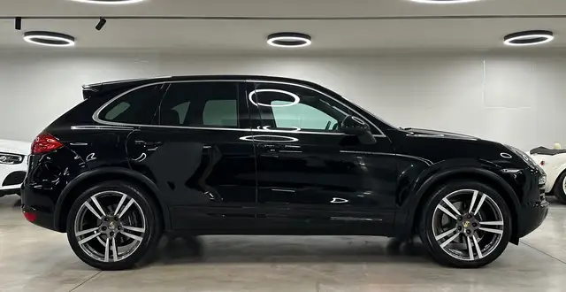 Porsche Cayenne view 12
