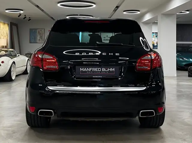 Porsche Cayenne view 9