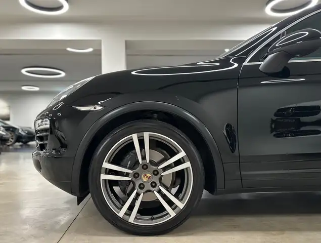 Porsche Cayenne view 7