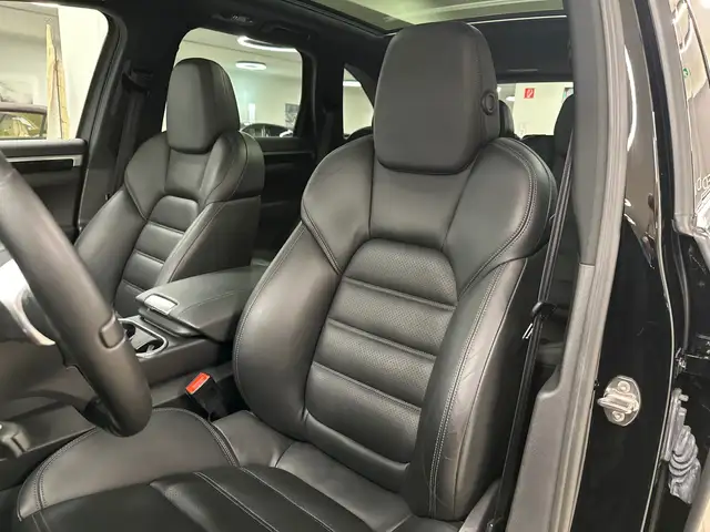 Porsche Cayenne view 15