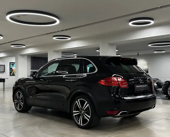 Porsche Cayenne view 8