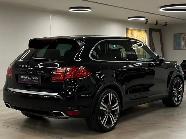 Porsche Cayenne view 11