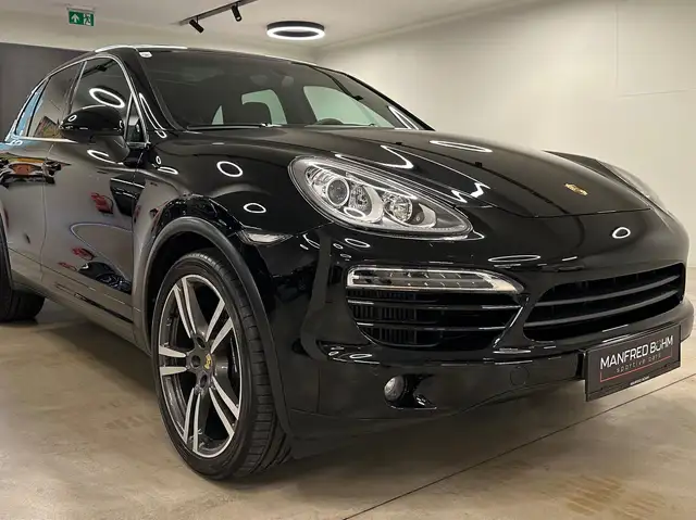 Porsche Cayenne view 3