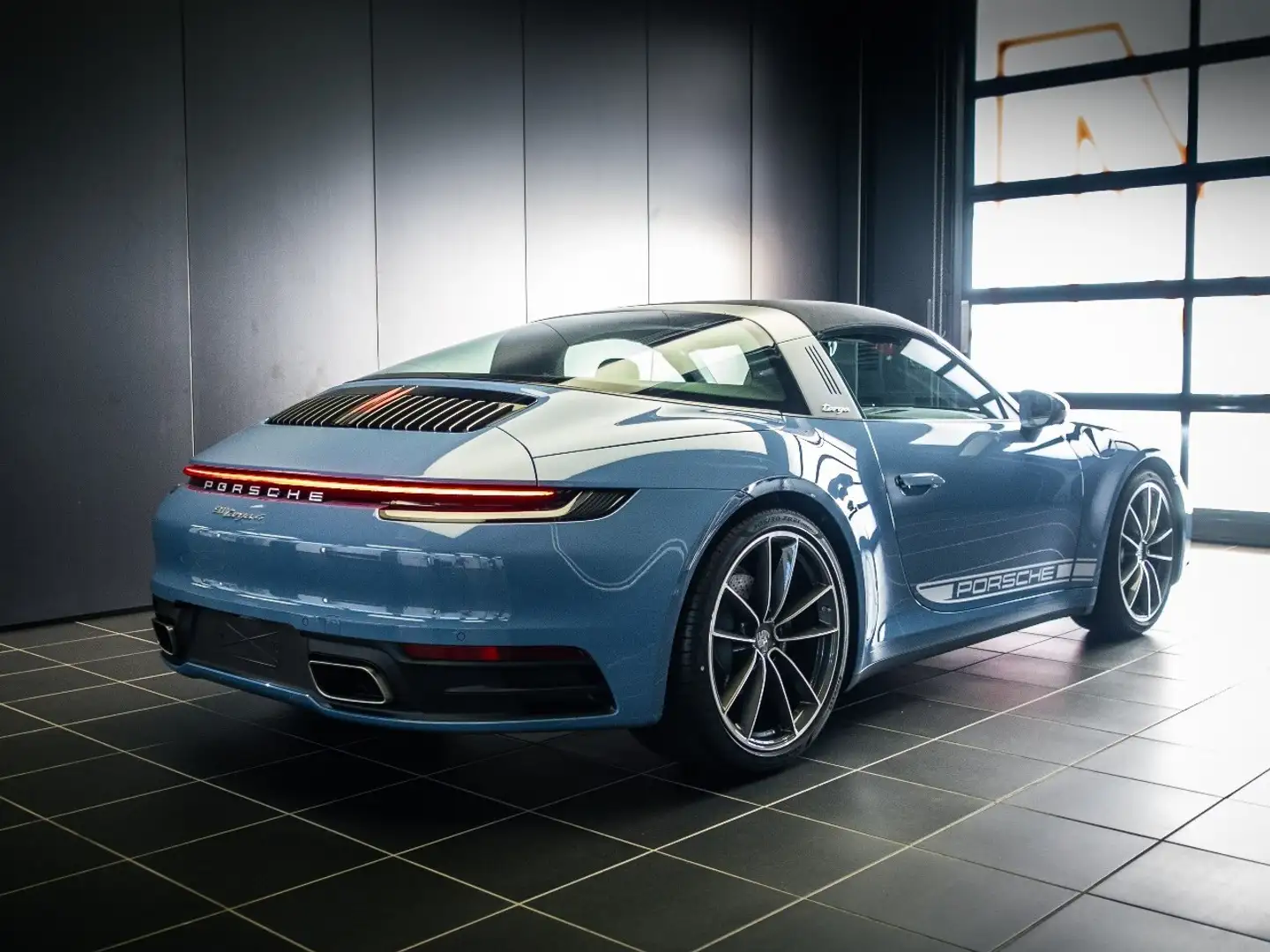 Porsche 992 Targa 4 Blau - 2