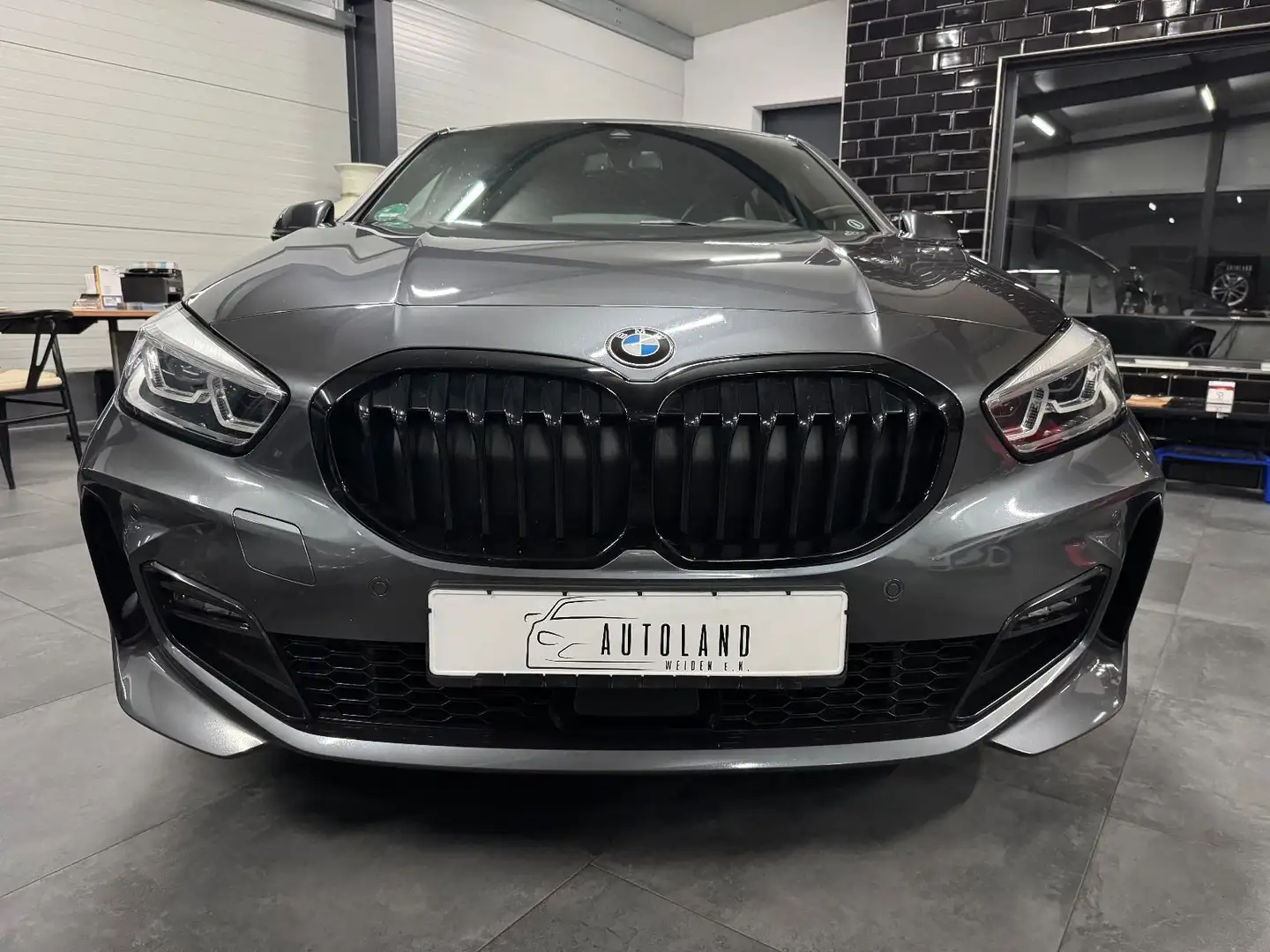 BMW 120 Baureihe 1 Lim. 120 d xDrive M Sport Gris - 2