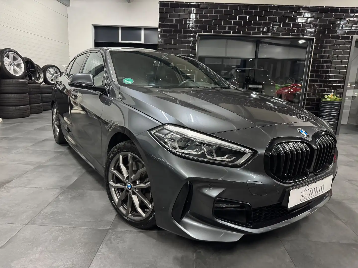 BMW 120 Baureihe 1 Lim. 120 d xDrive M Sport Gris - 1