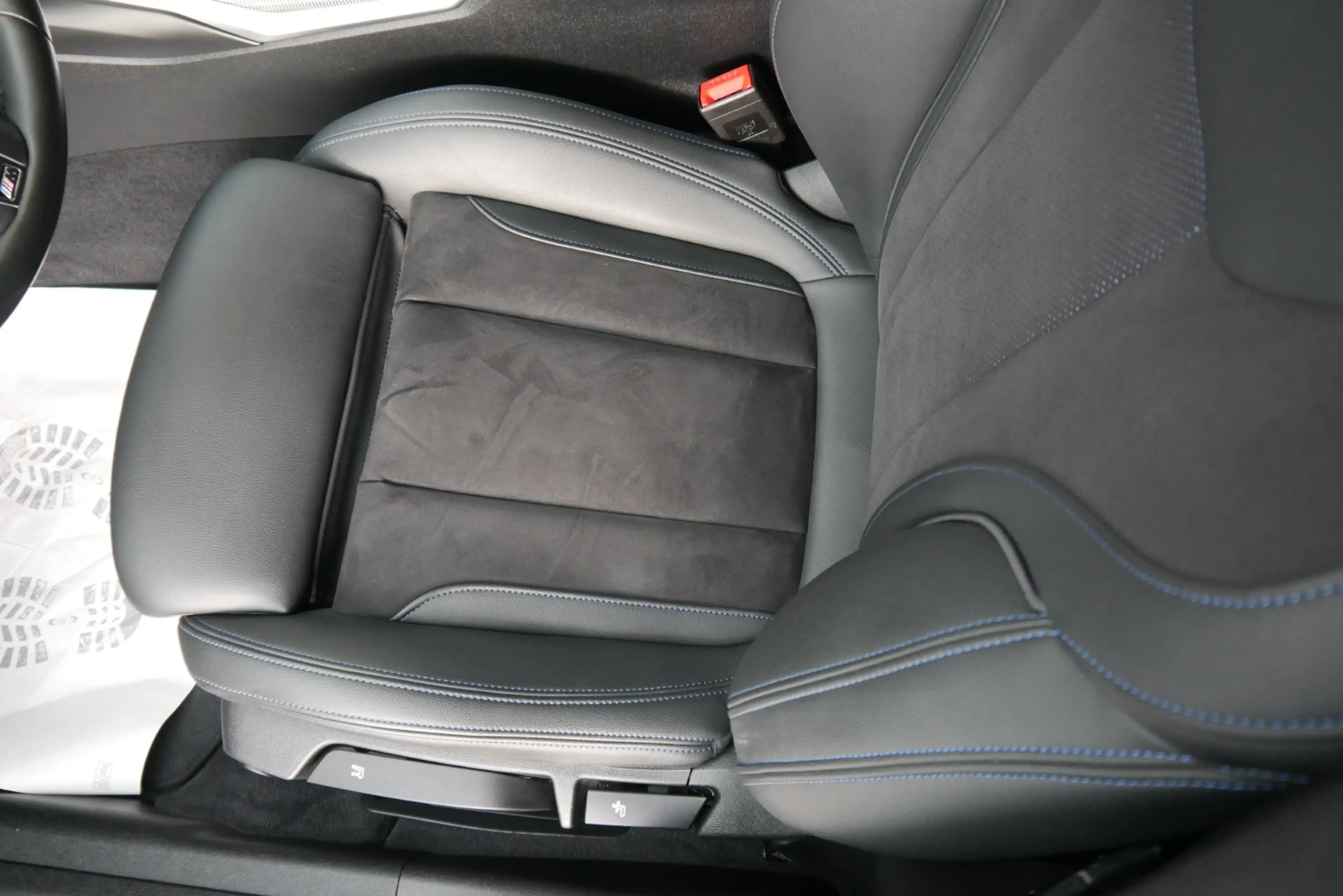BMW 320 d xDrive *M-Paket/AHK/360°/LED/Lenkradhzg./Driving Assistant* — photo 9