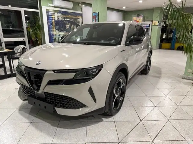 Alfa Romeo Junior Junior 1.2 ibrida Speciale 145cv edct6