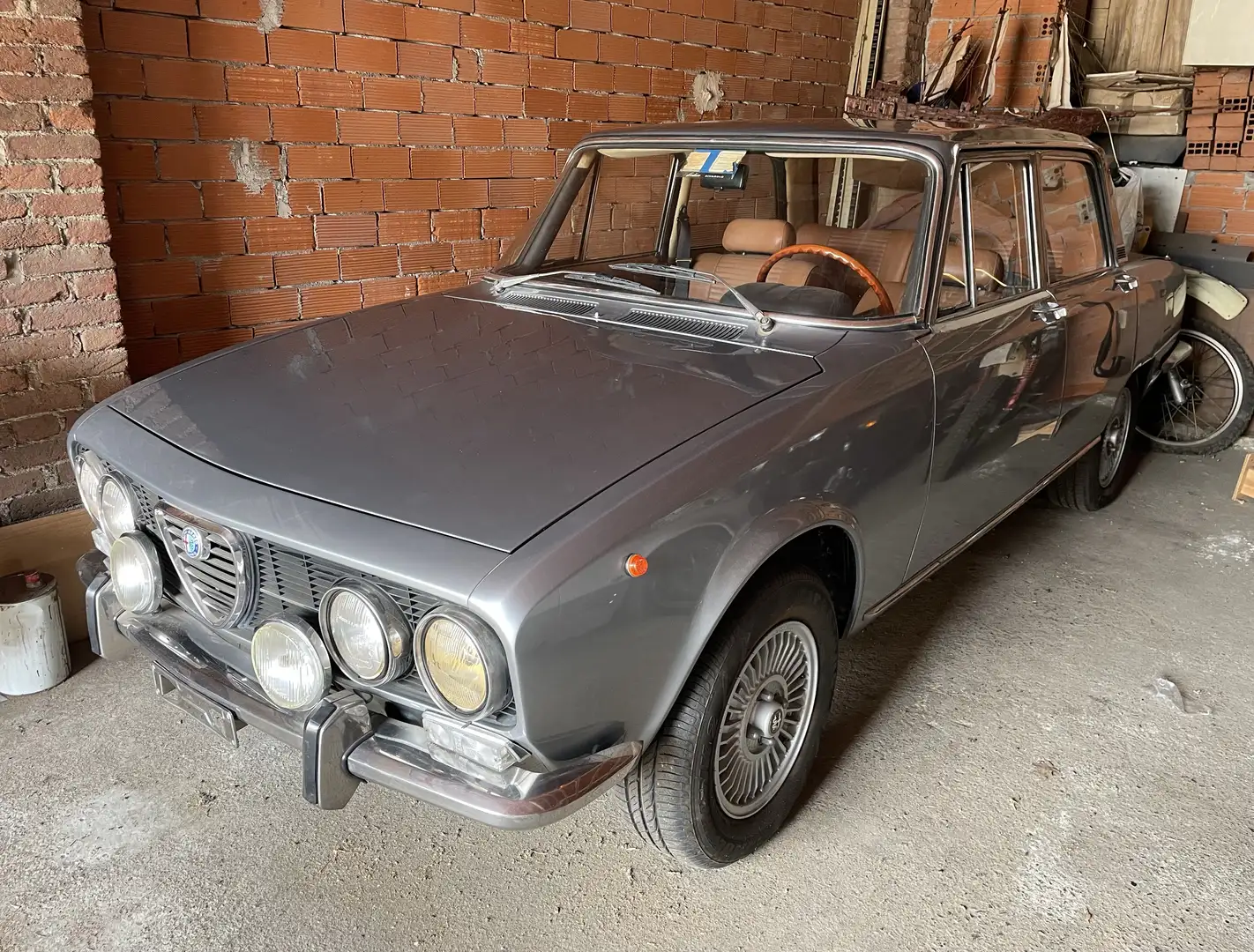 Alfa Romeo 2000 - 1